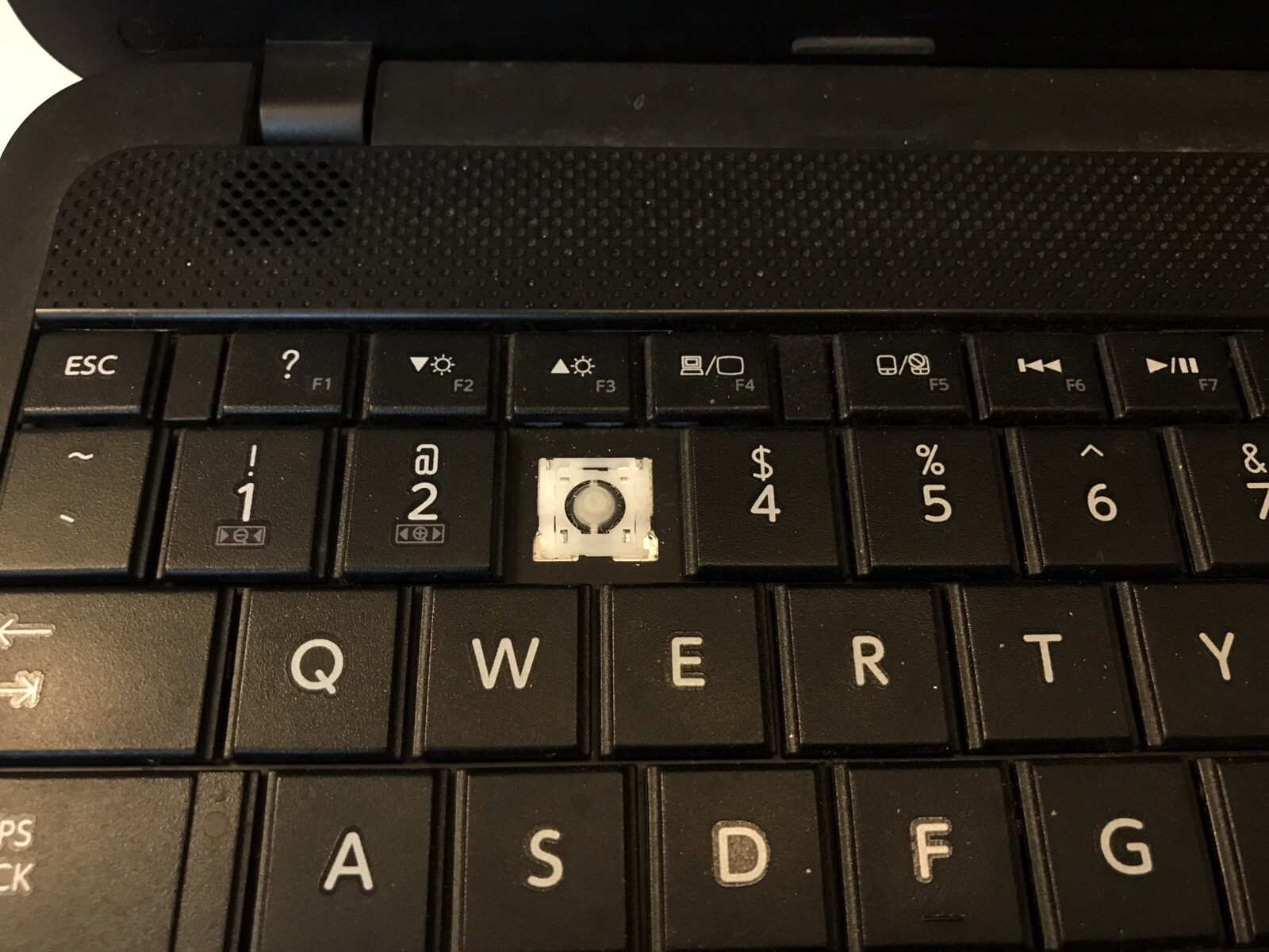 Toshiba Satellite C855D-S5950 AMD E-300 APU with Radeon HD Graphics@1.30GHz