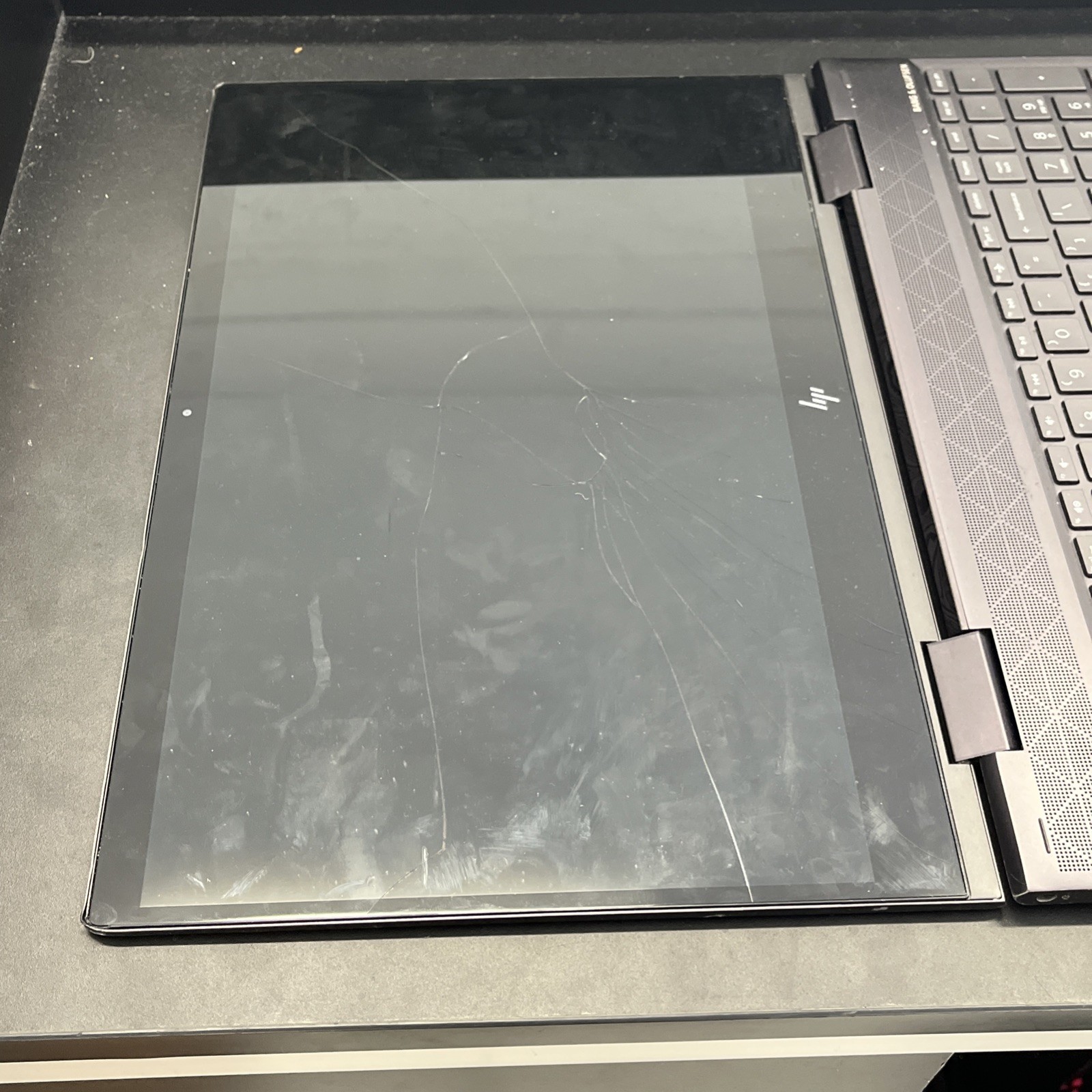 HP ENVY X360 15-es1008ca 15.6″ Laptop Intel i5-1155G7