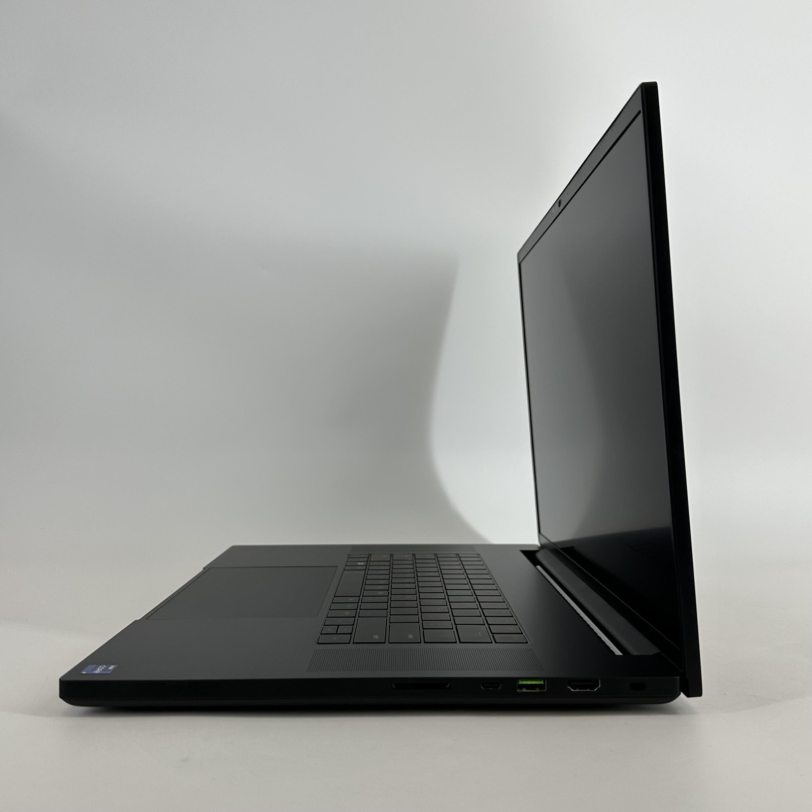 Razer Blade 18 Black 120Hz UHD+ 2.2 GHz i9-14900HX 64GB 2TB/2TB NVIDIA RTX 4090