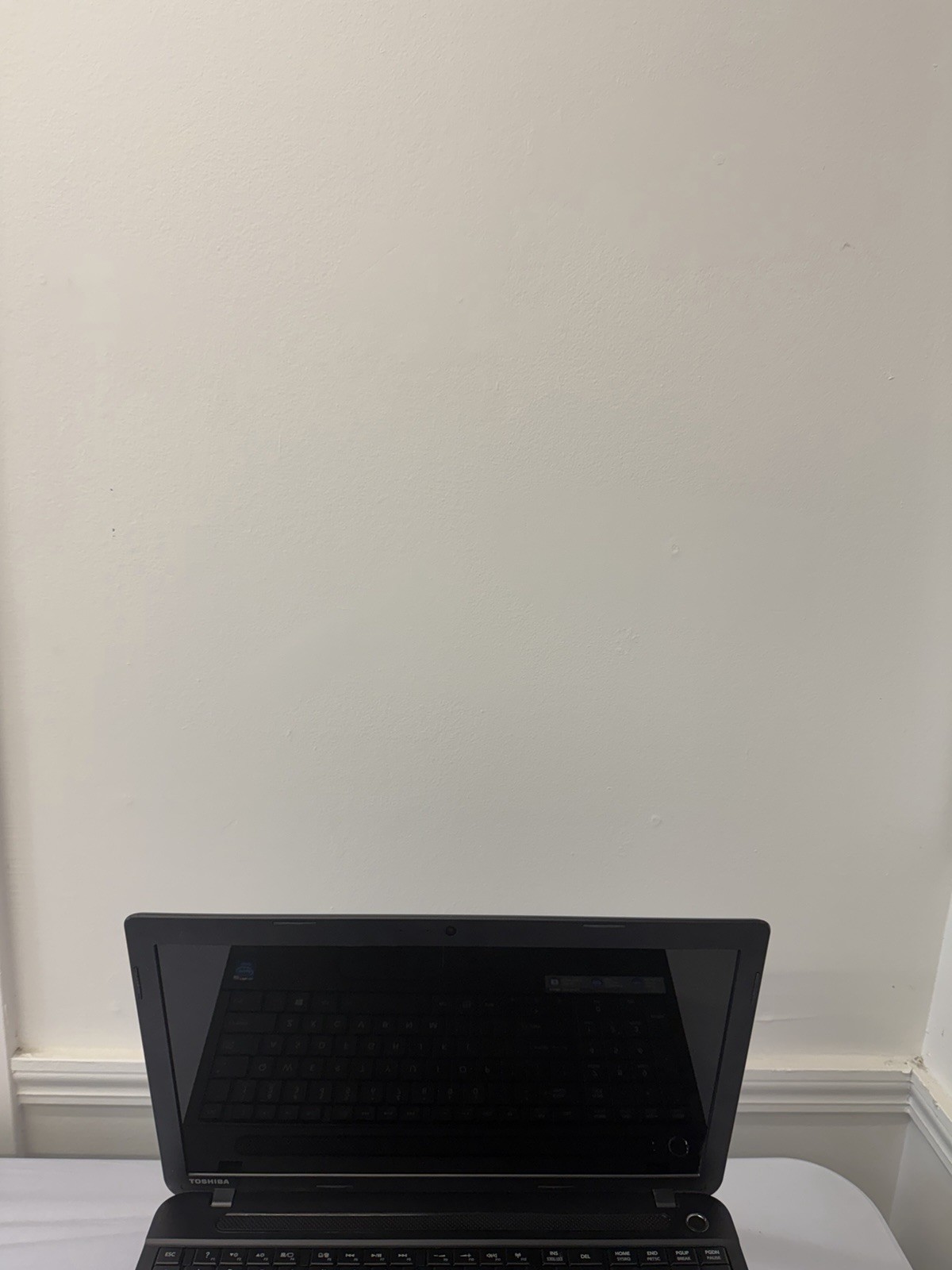 Toshiba Satellite C55-A5190 Laptop – Intel – RAM 4GB – Read Desc