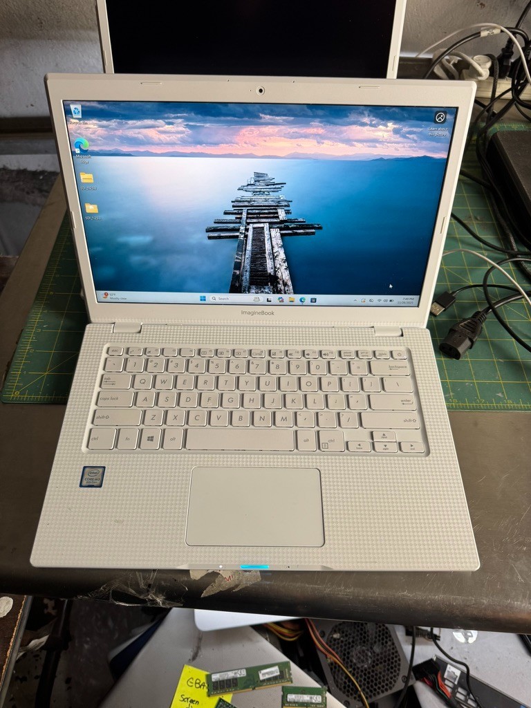 ASUS ImagineBook 14 MJ401TA m3-8100Y 4GB 120GB SSD Win11 Home