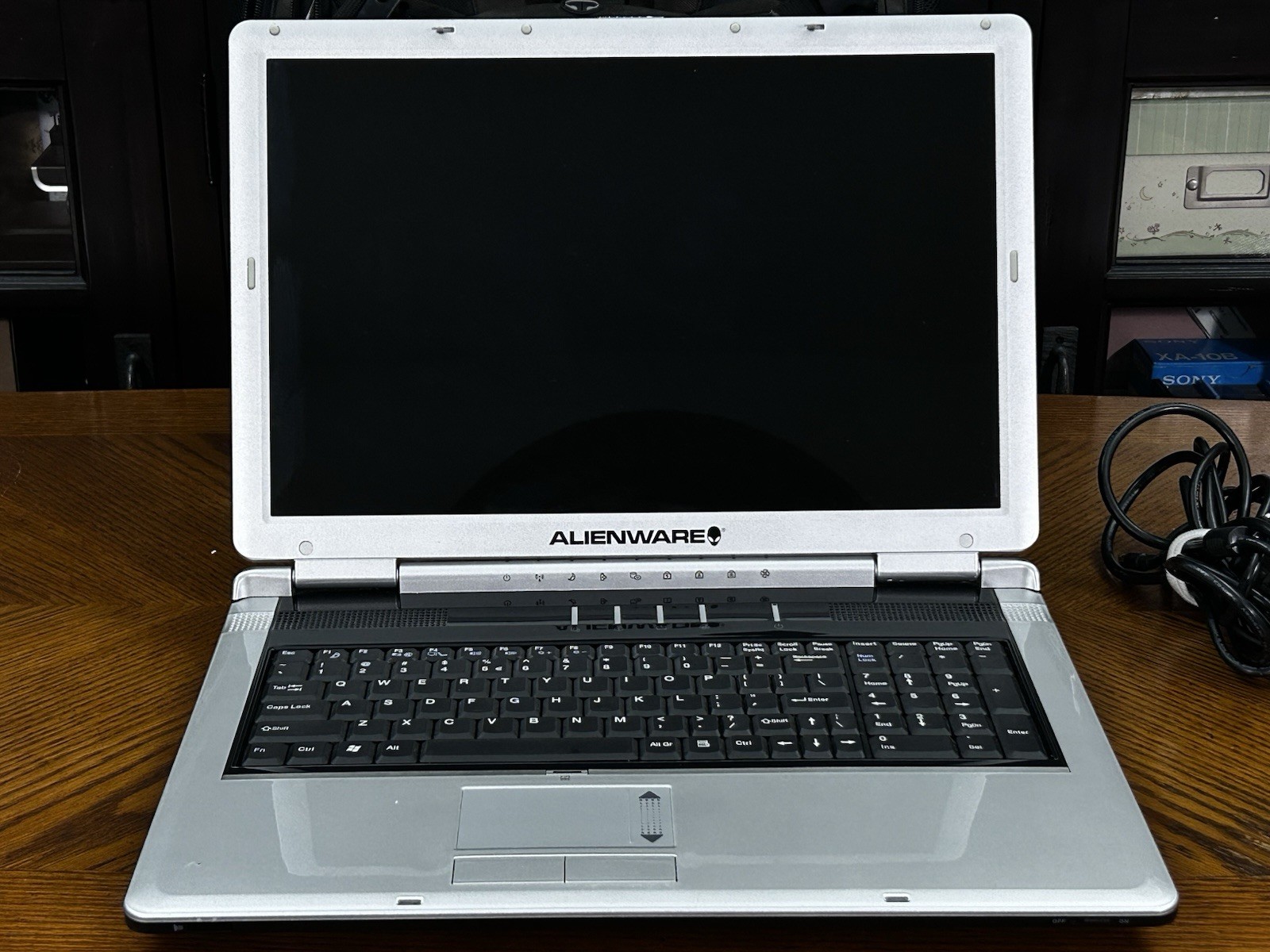 Alienware Area-51 M5700i-R2 Core2 T7200 4GB 2 HDD Backpack Includes