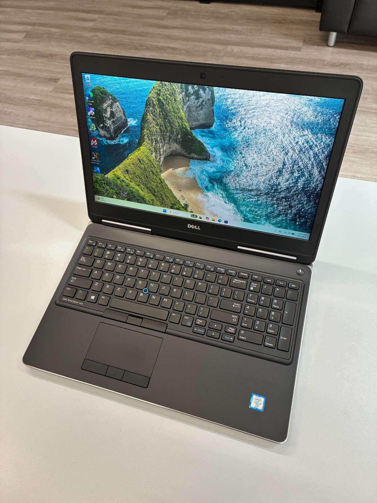 Dell Precision 7510: 15.6″ (4k) / i7-6920HQ / RAM 48Gb / Quadro M2000M / SSD 1Tb