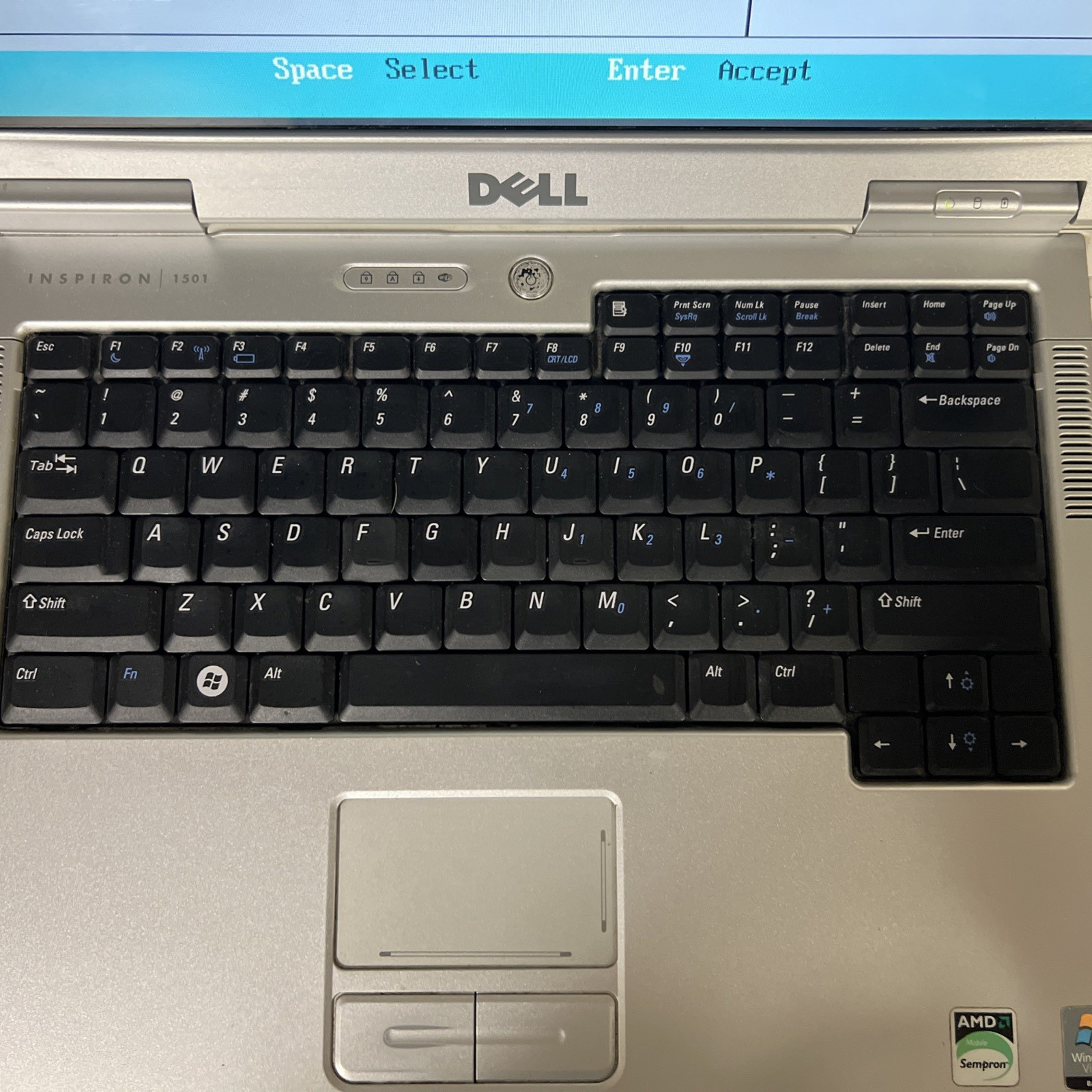 Dell Inspiron 1501 15.4″ AMD Sempron 1.6GHz 2GB RAM 120GB HDD Radeon XP Pro SP3