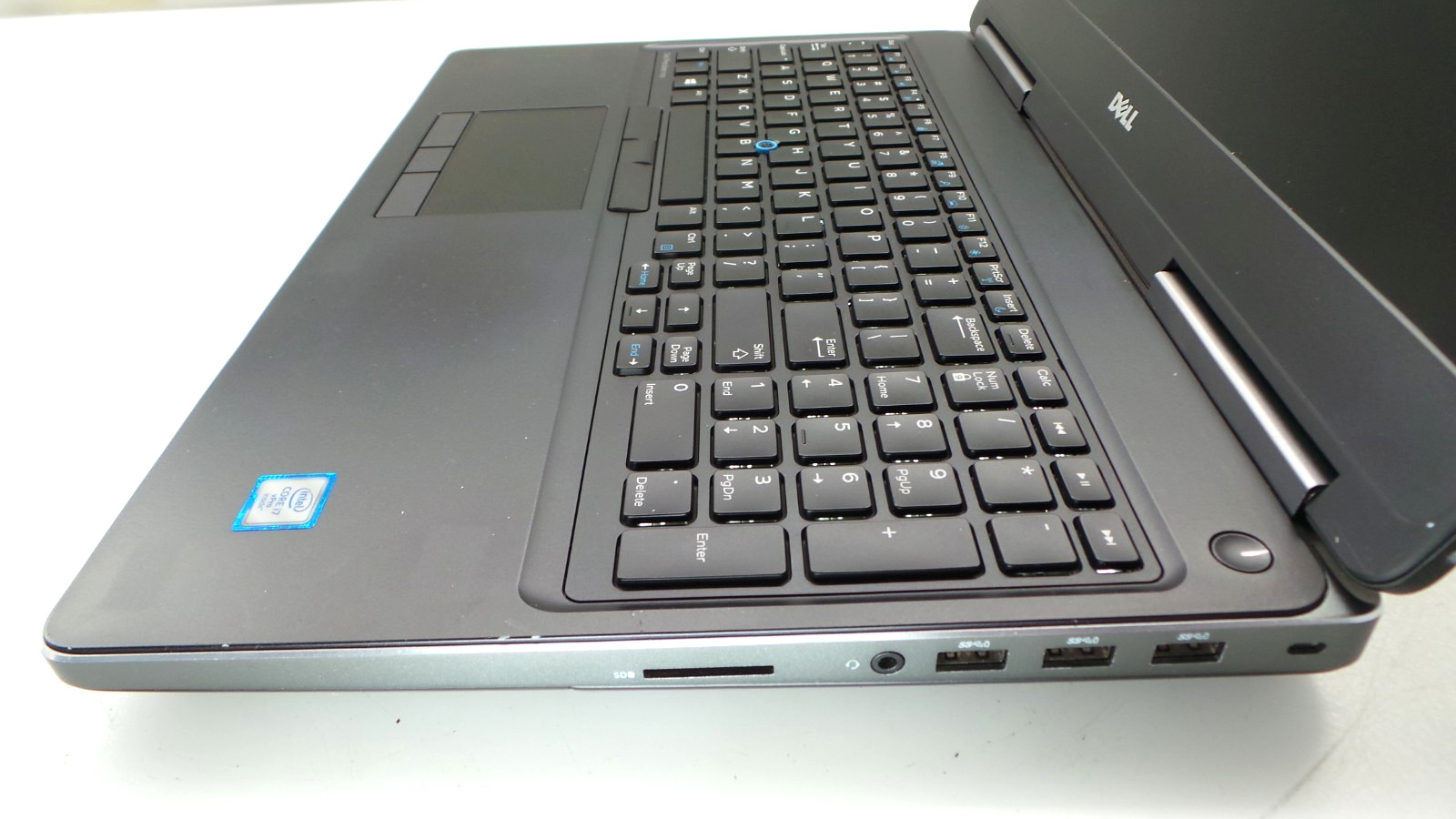 Dell Precision 7510 | 15.6″ | i7-6820HQ | 16GB 500GB SSD | Win 11 Pro