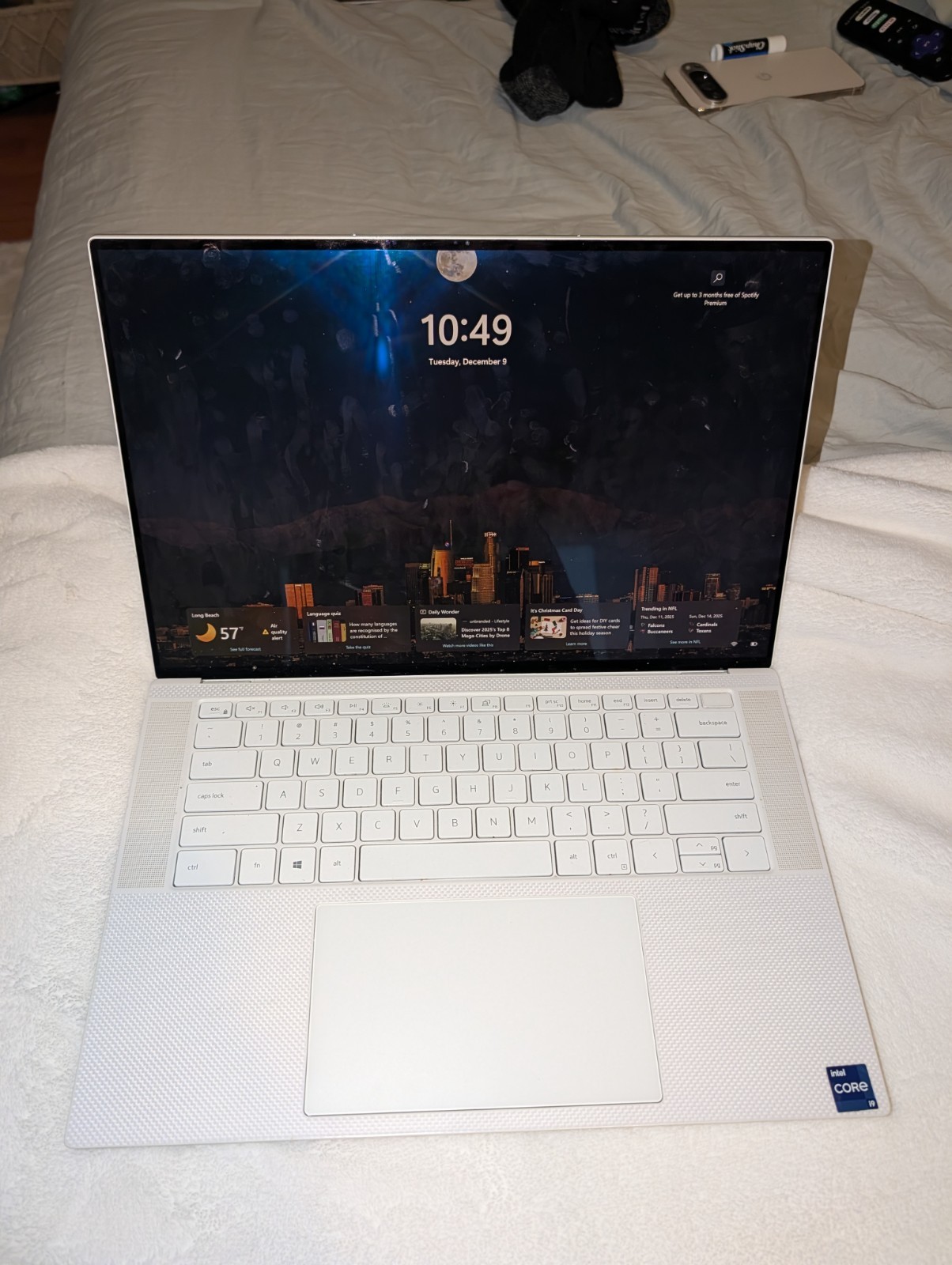 Dell XPS 15 9510: Core i9-11900H 2.5GHz – 16GB – 512GB – GeForce RTX 3050 Ti