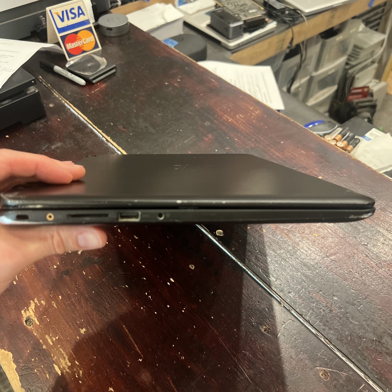ASUS Q524UQK 15.6″ Intel Core i7 7th Gen., 2.7 GHz, 12 GB RAM, 480GB SSD) Laptop