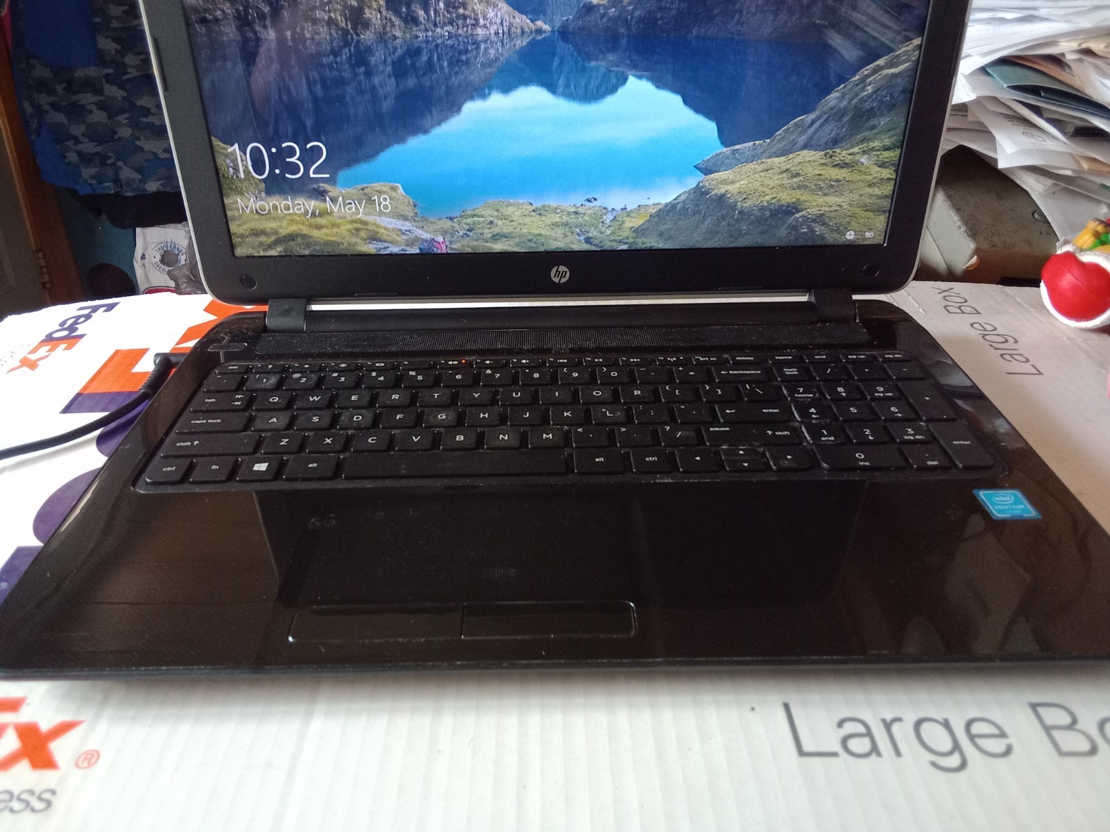 HP 15-F271wm Laptop. Works! Nice! HDMI!8gb RAM! Pentium!Windows 10!Web Cam!WiFi!