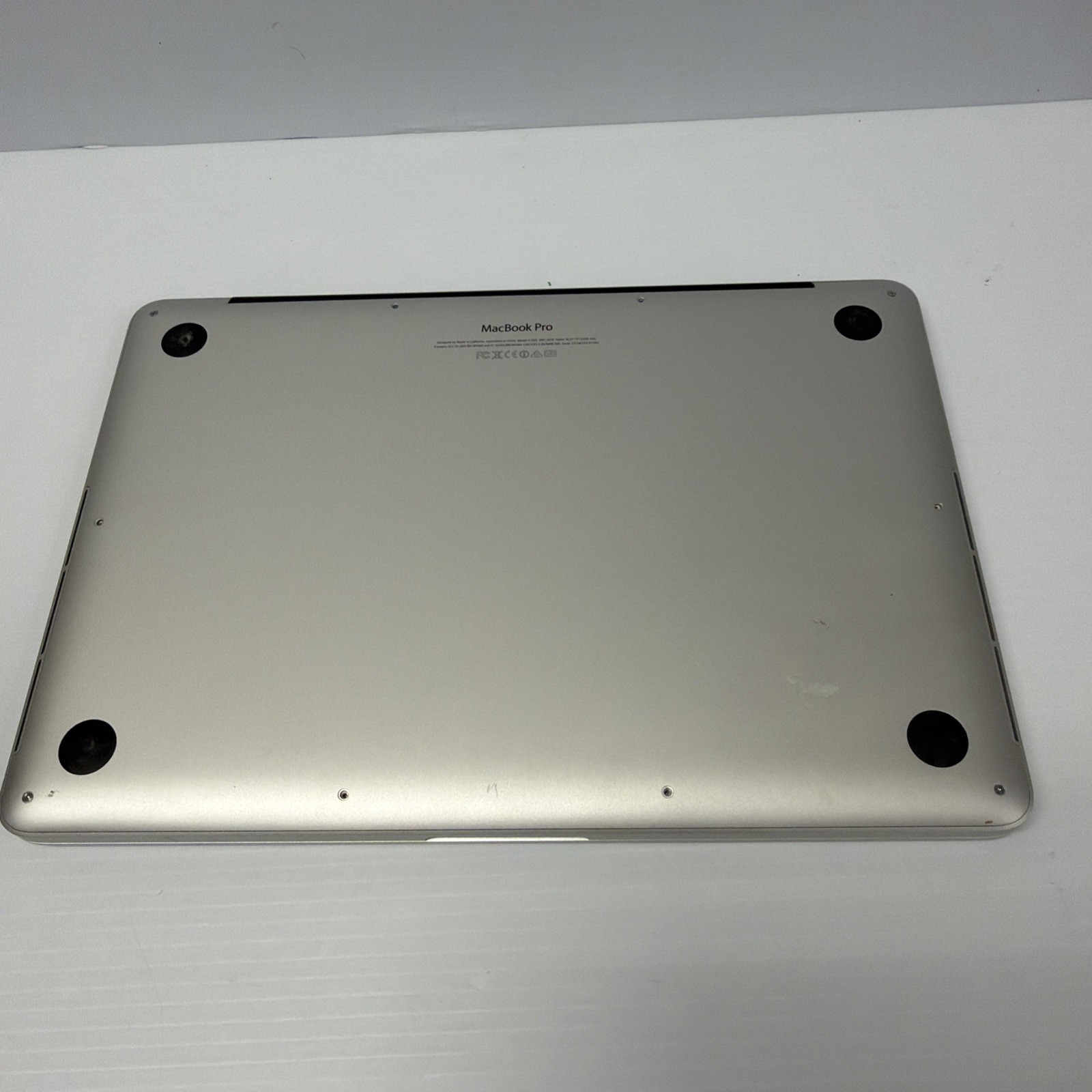 MacBook Pro 13″ A1502 EMC 2678 For Parts/Repair No SSD No Power