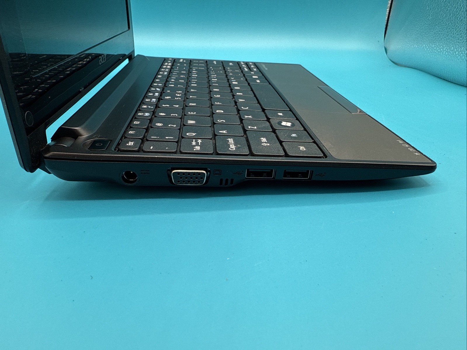 Acer Aspire One Happy PAV70 Black Mini Laptop Netbook Bodhi Linux Installed