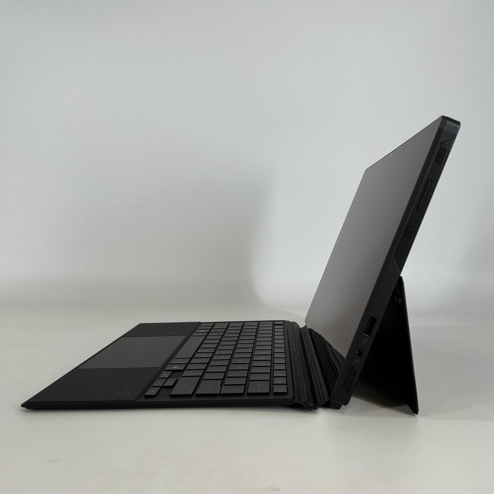 Asus ROG Flow Z13 GZ302 180Hz QHD+ TOUCH 3.0 GHz RYZEN AI MAX+ 395 64GB 2TB SSD