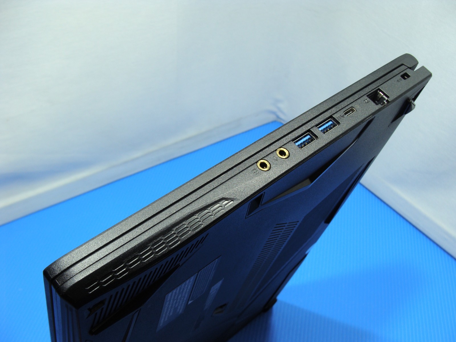 MSI Thin GF63 15.6” FHD 144hz i5-12450H 2.0GHz 8GB 1TB SSD RTX 2050 Battery 99%