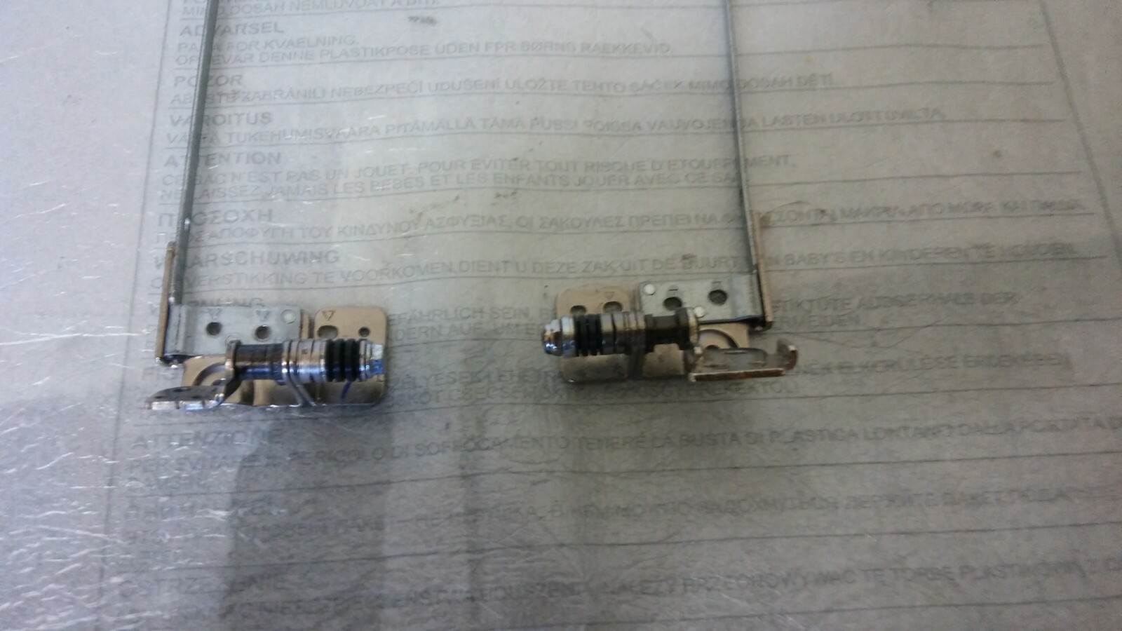 HP PAVILION DV7 4095EB HINGES