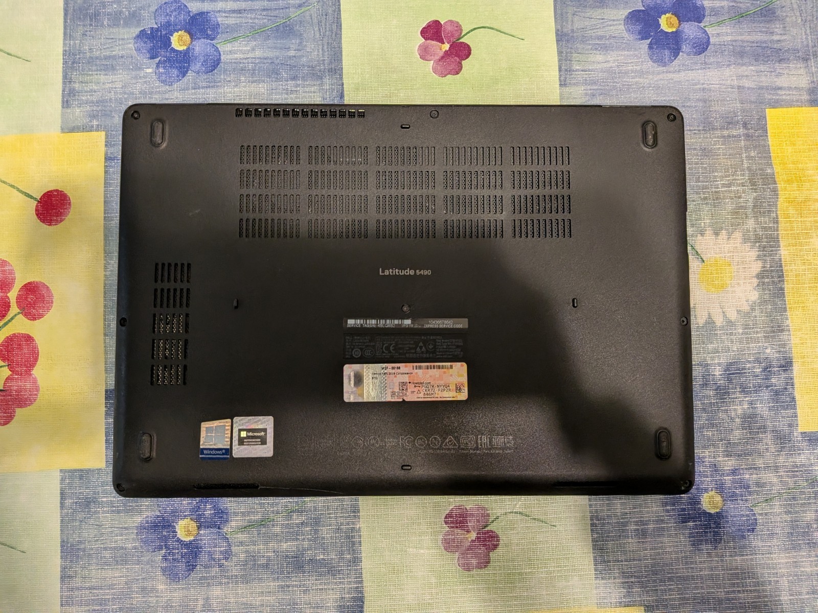 Dell Latitude 5490 (Core i5-8250U 1.60GHz, 8GB Memory, 256GB SSD, Windows 11)