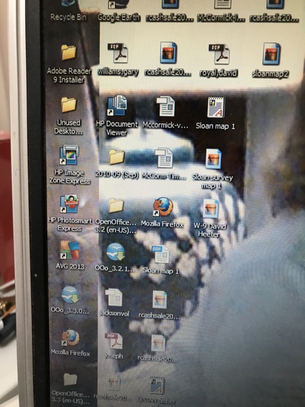 COMPAQ PRESARIO V4000 WITH CHARGER AND MANUAL AND EXTRA DISC DRIVE