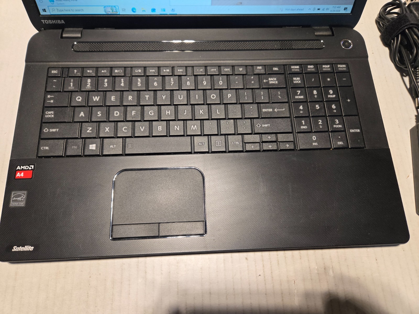 Toshiba Satellite C75D 17.3″ Laptop AMD A4-6210 4GB 500GB Win-10 DVD-RW Web-Cam