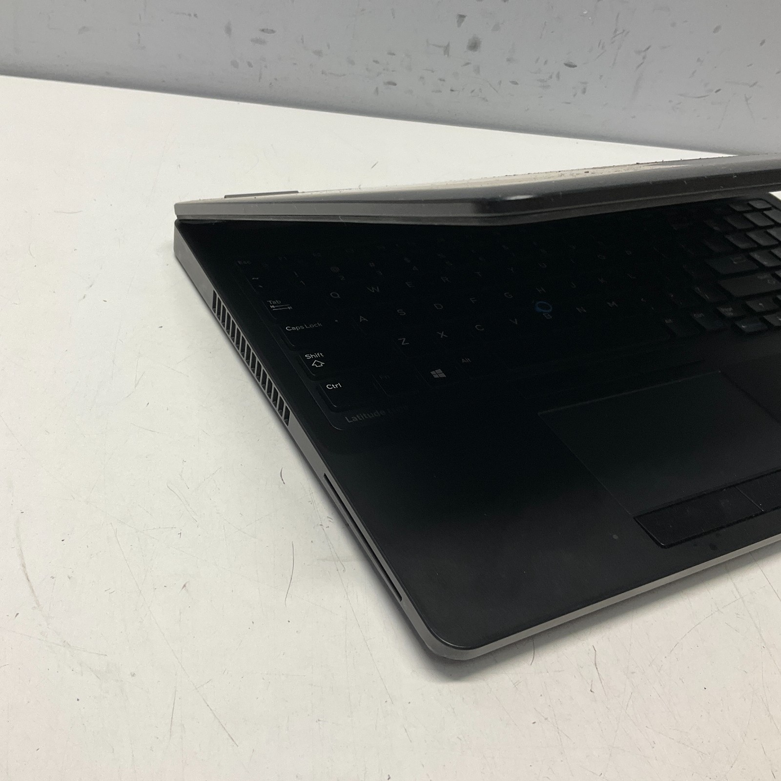 Dell Latitude E5570 Intel Core i5-6200U – 8GB Ram- 256GB SSD Windows 10 NO BAT