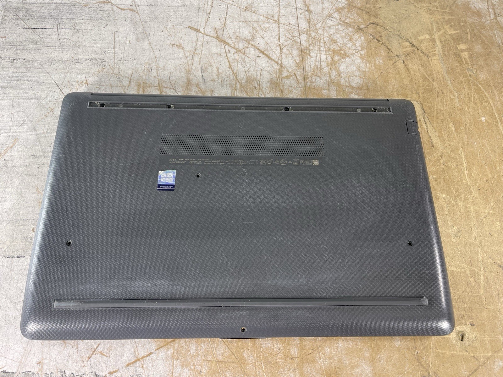 HP 250 G7 i5-1035G1 @ 1.0GHz, 16GB RAM, NO HDD/OS – (FOR PARTS)