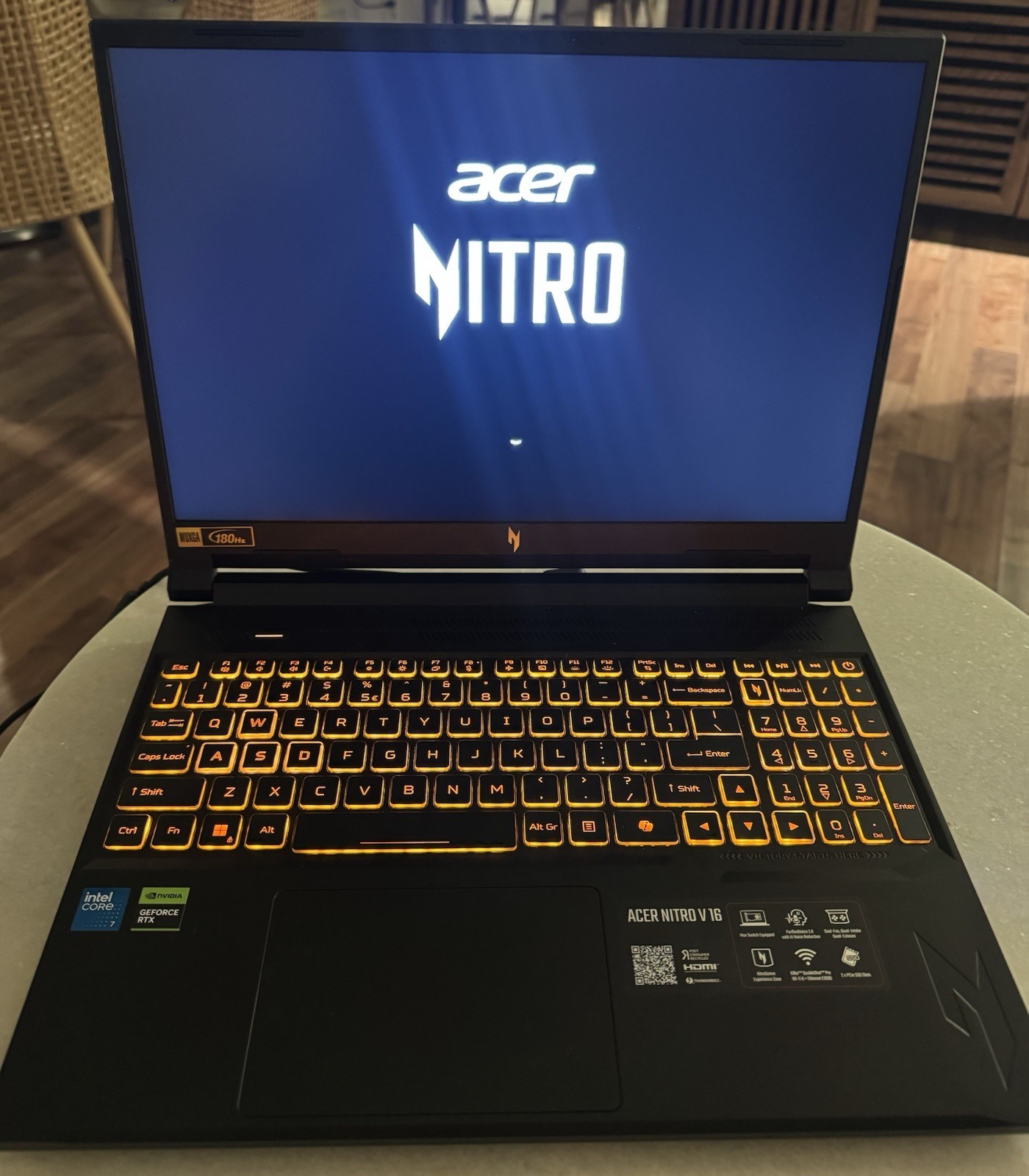 Acer Nitro V16 RTX 5060 Core 7 240H 32GB DDR5 512GB SSD 180Hz Gaming