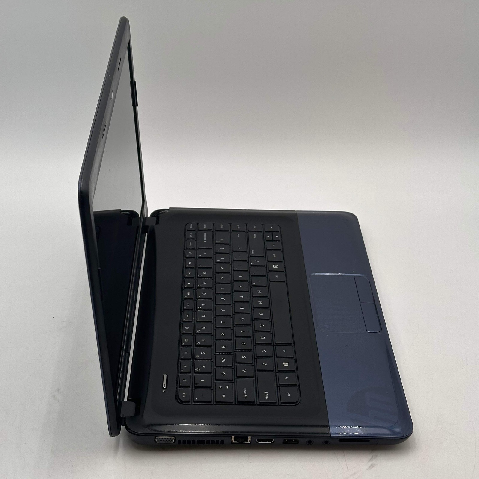 HP 2000- Laptop For Parts/Repair