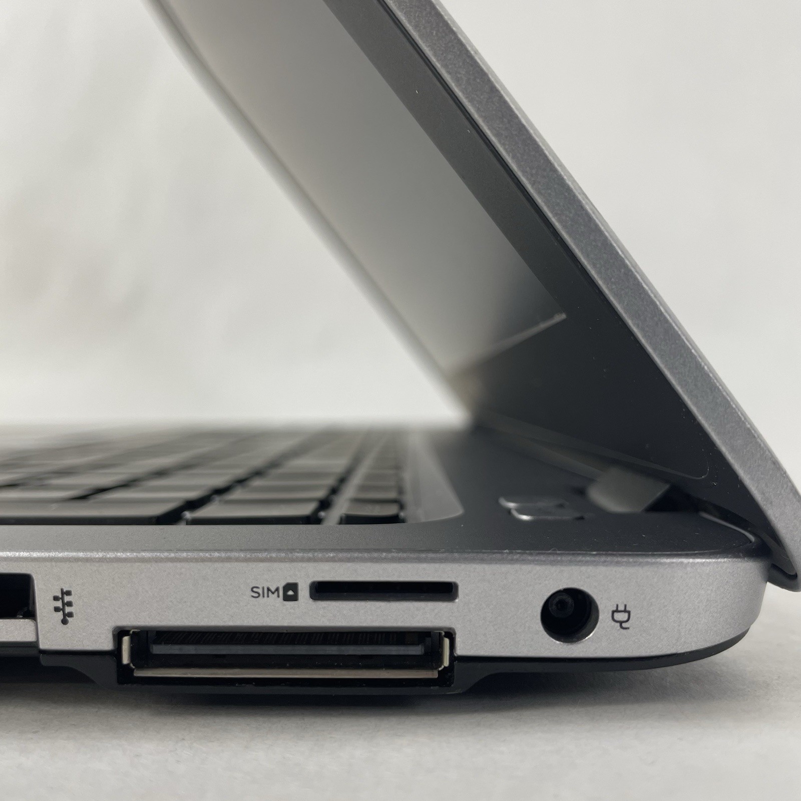 HP EliteBook 850 G3 15.6″ i7-6600U 2.60 GHz 16 GB RAM No SSD/OS/AC – Bad Bottom