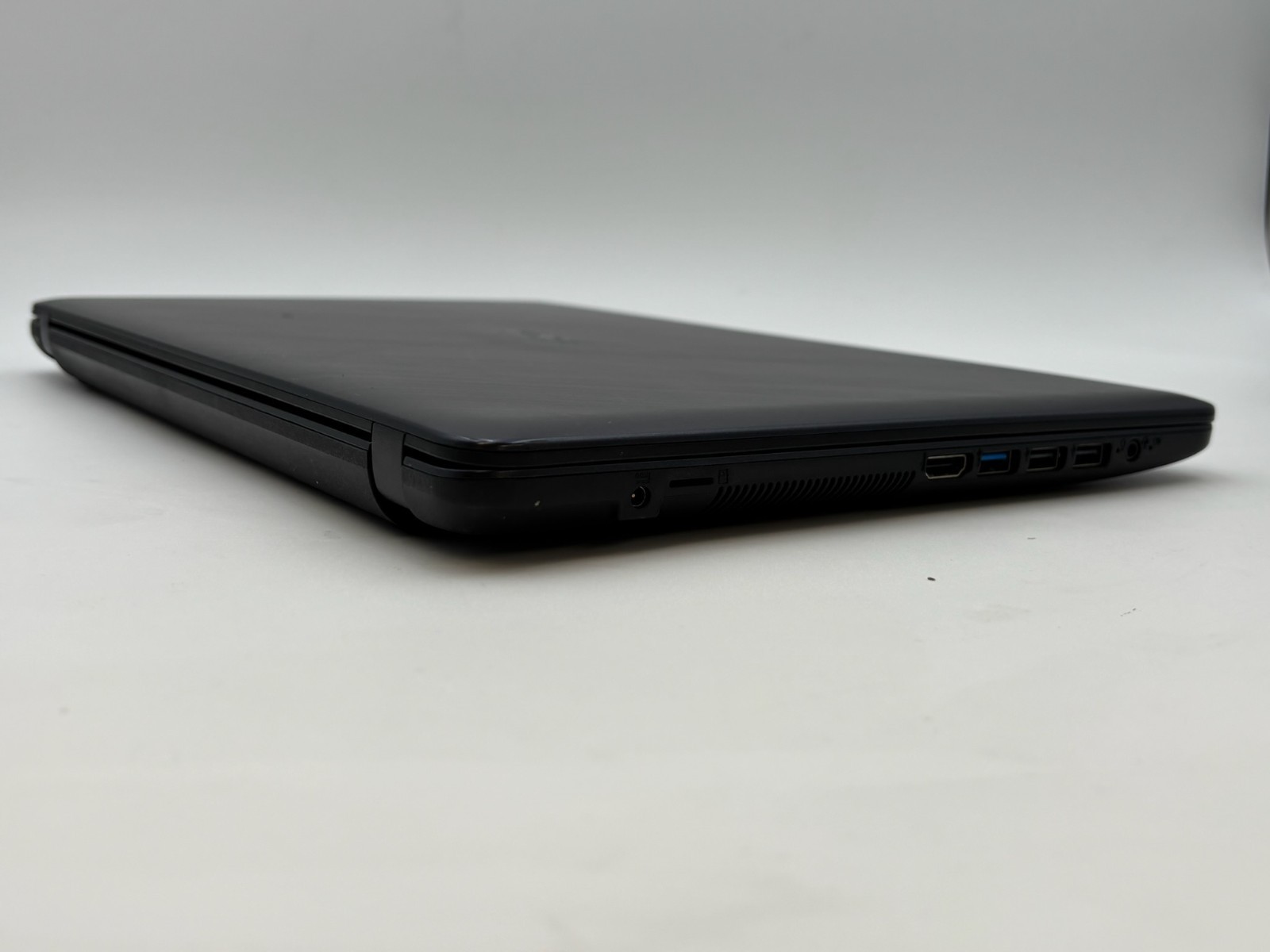 Asus VivoBook X540MAR_R543MA 15.6″ 1 TB HDD 4 GB RAM Celeron N4020 Win 11 Home