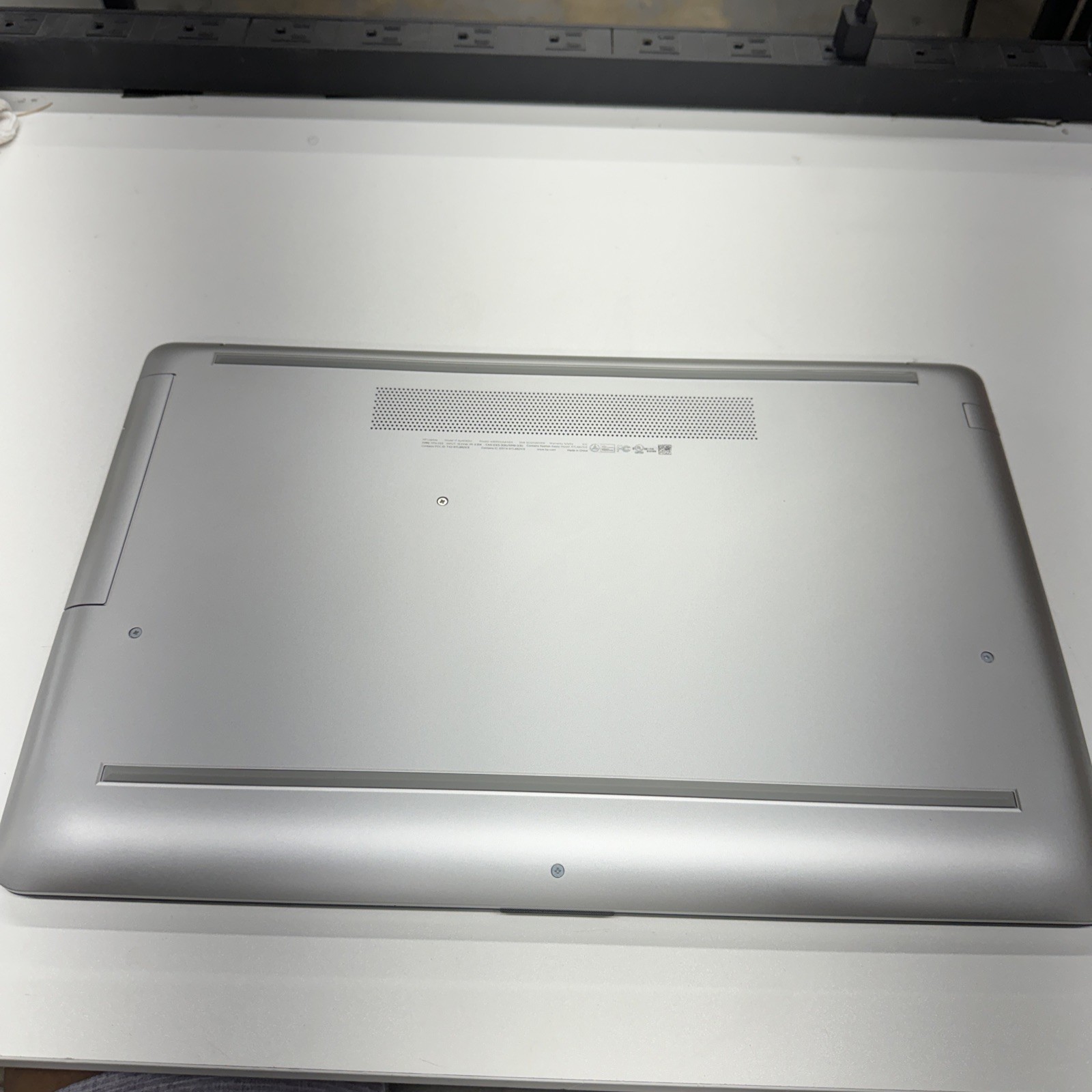 HP 17inch By4063cl