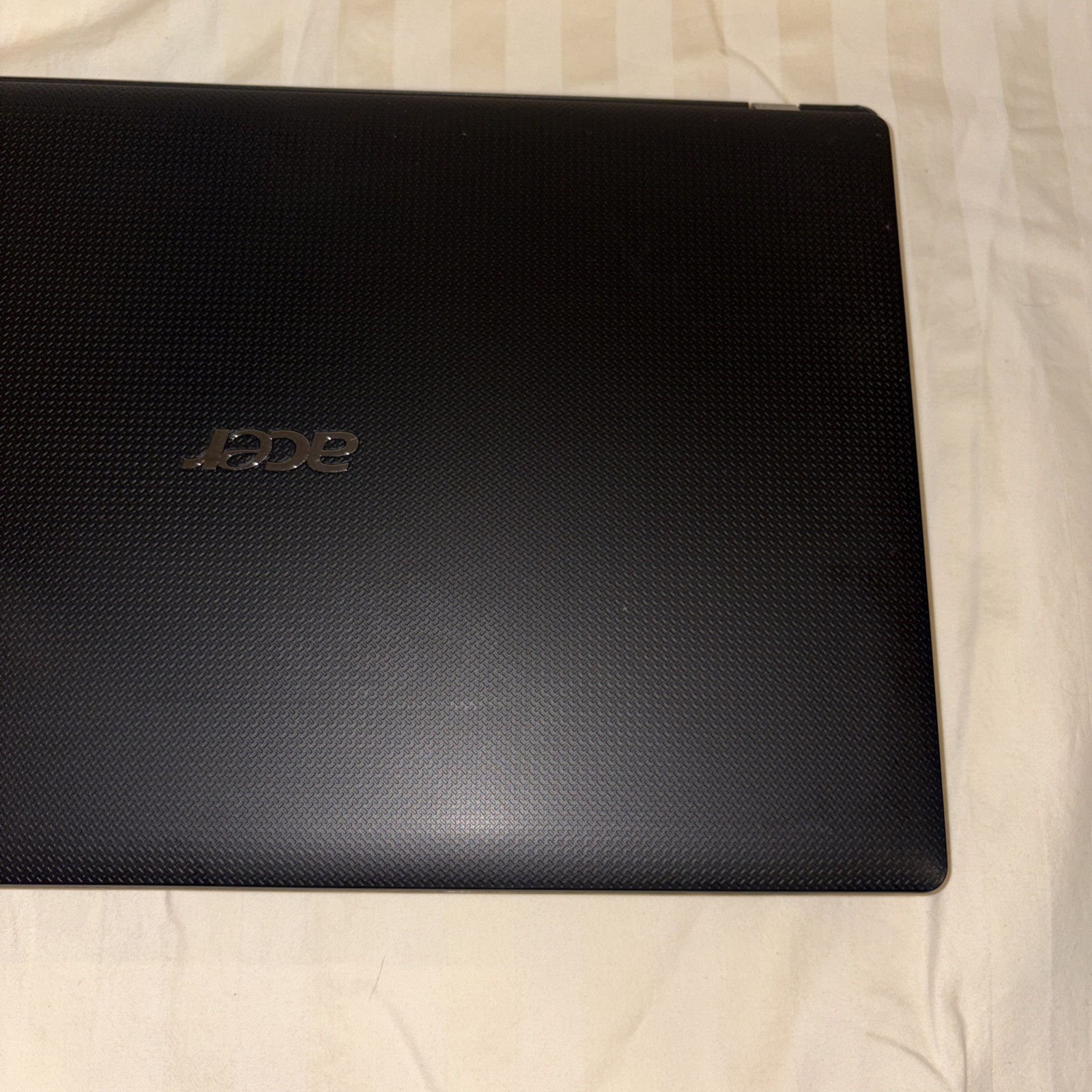 Acer Aspire 5742-6475 15.6″ Notebook – i3-m380 2.53 Ghz, 4 GB, 250 GB