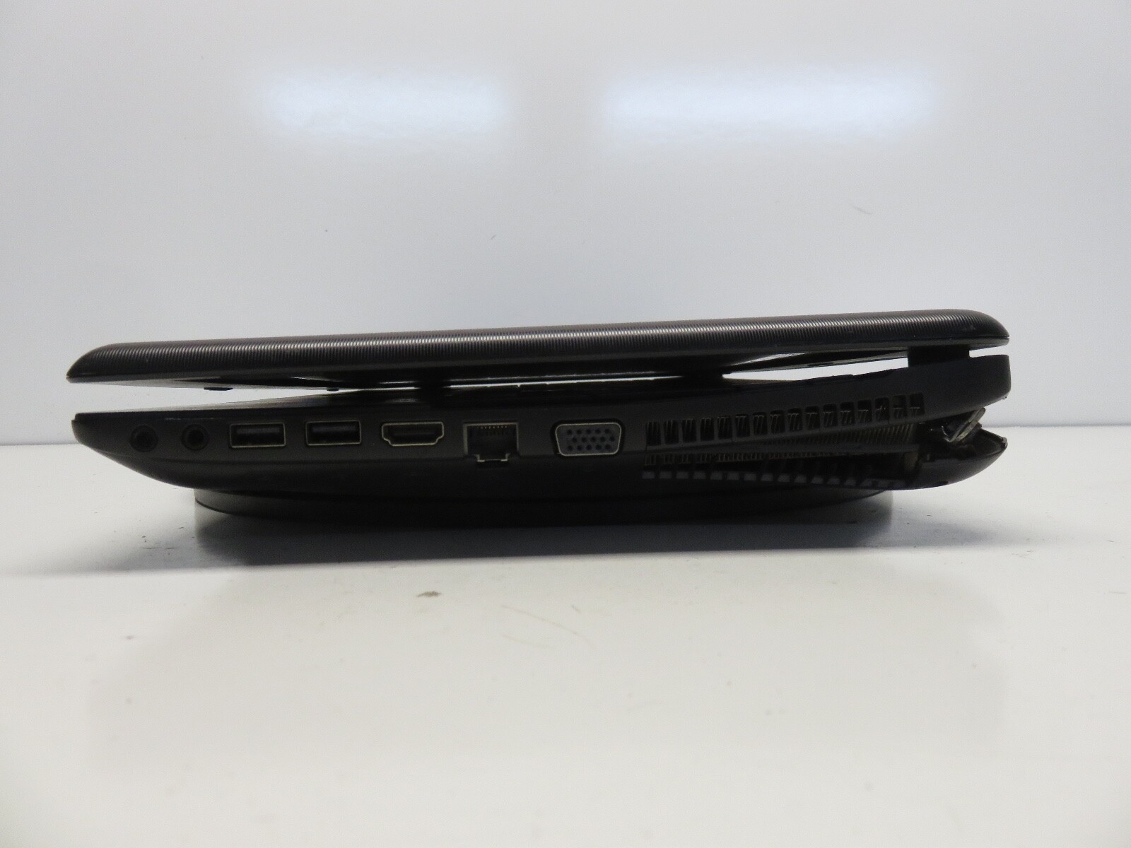Toshiba Satellite C55-A5220 Celeron 1037U 1.8GHz 2 GB NO HDD No Batt READ