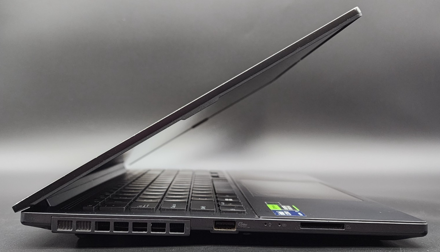 ASUS Vivobook Pro 15 Q543MJ 15.6″ Ultra 9 185H 24GB FHD OLED RTX 3050 for Parts