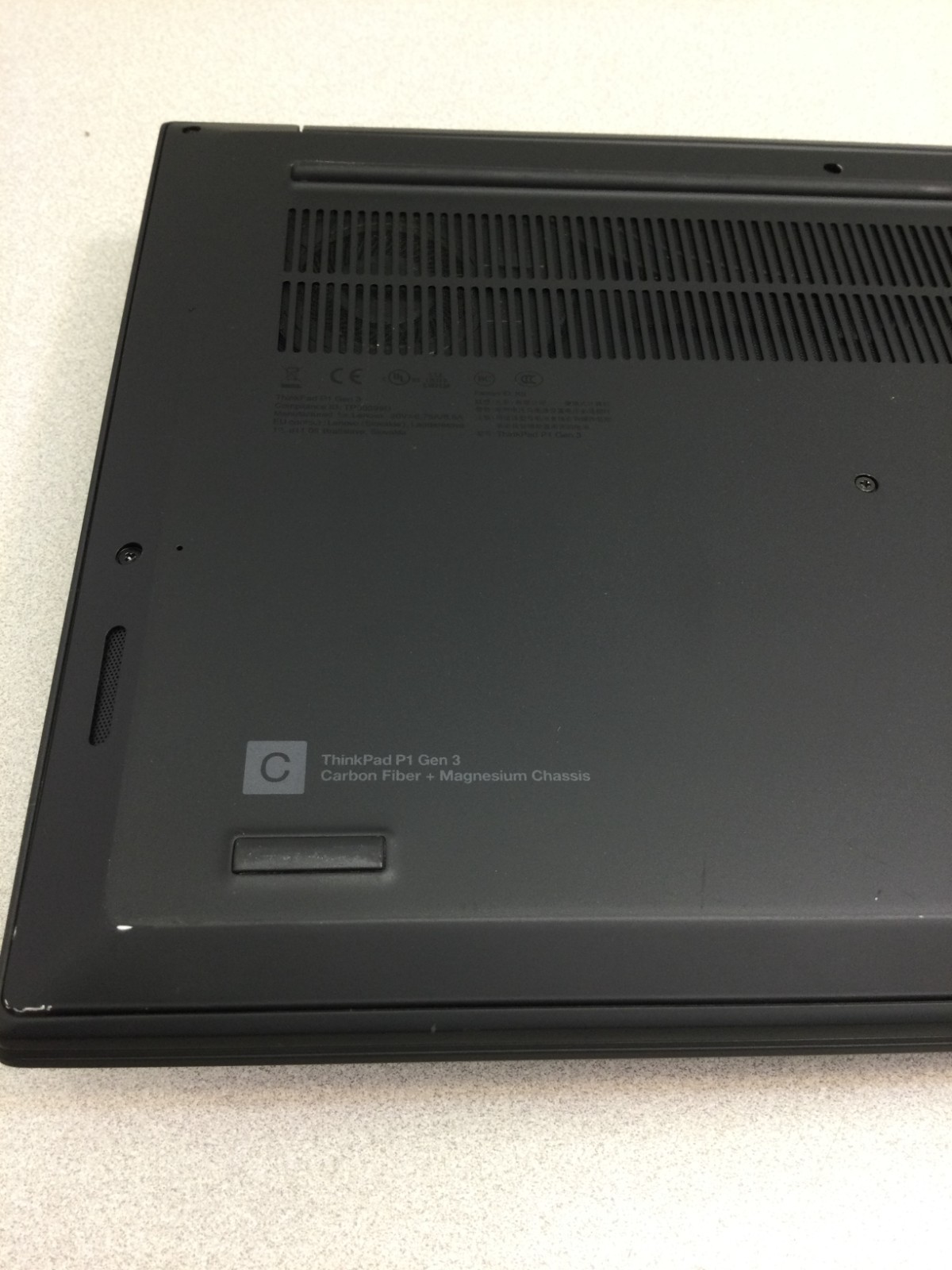 Lenovo ThinkPad P1 Gen 3 – 15.6″Core i9-10885H 12GB RAM 256 SSD WIN 11 PRO