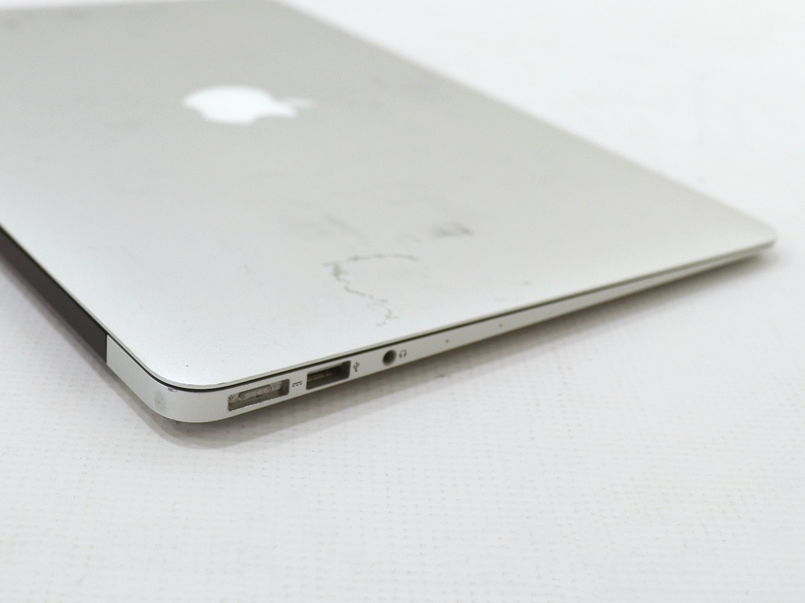Apple MacBook Air A1466 13″ Intel Core i5-5350U 8GB 256GB NVME MacOS