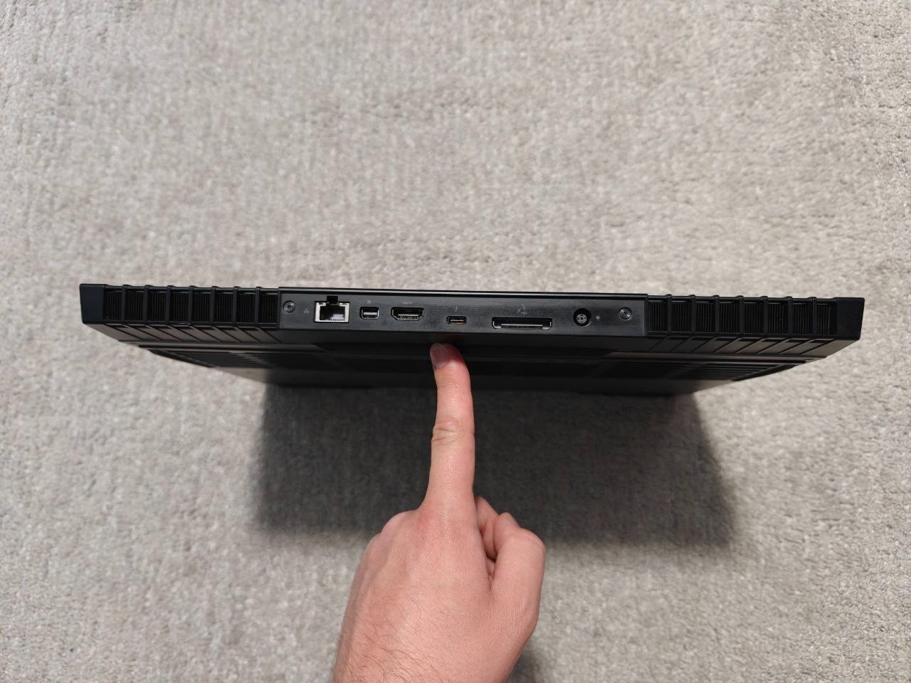 Dell Alienware 15 R3 Intel i7-6700HQ 16GB RAM, 128GB SSD + 1TB HDD, GTX1060 6GB