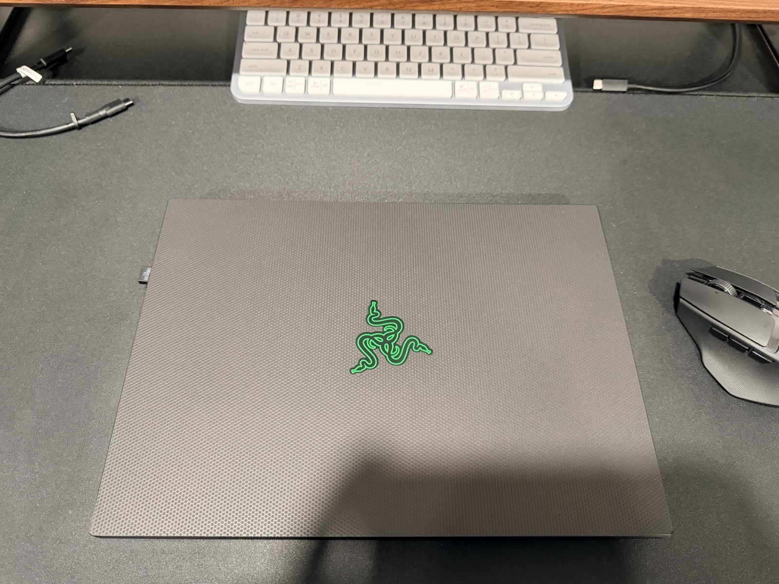 Razer 14″ 2025 32GB, 5070 (Samsung SSD 990 PRO – 2TB)