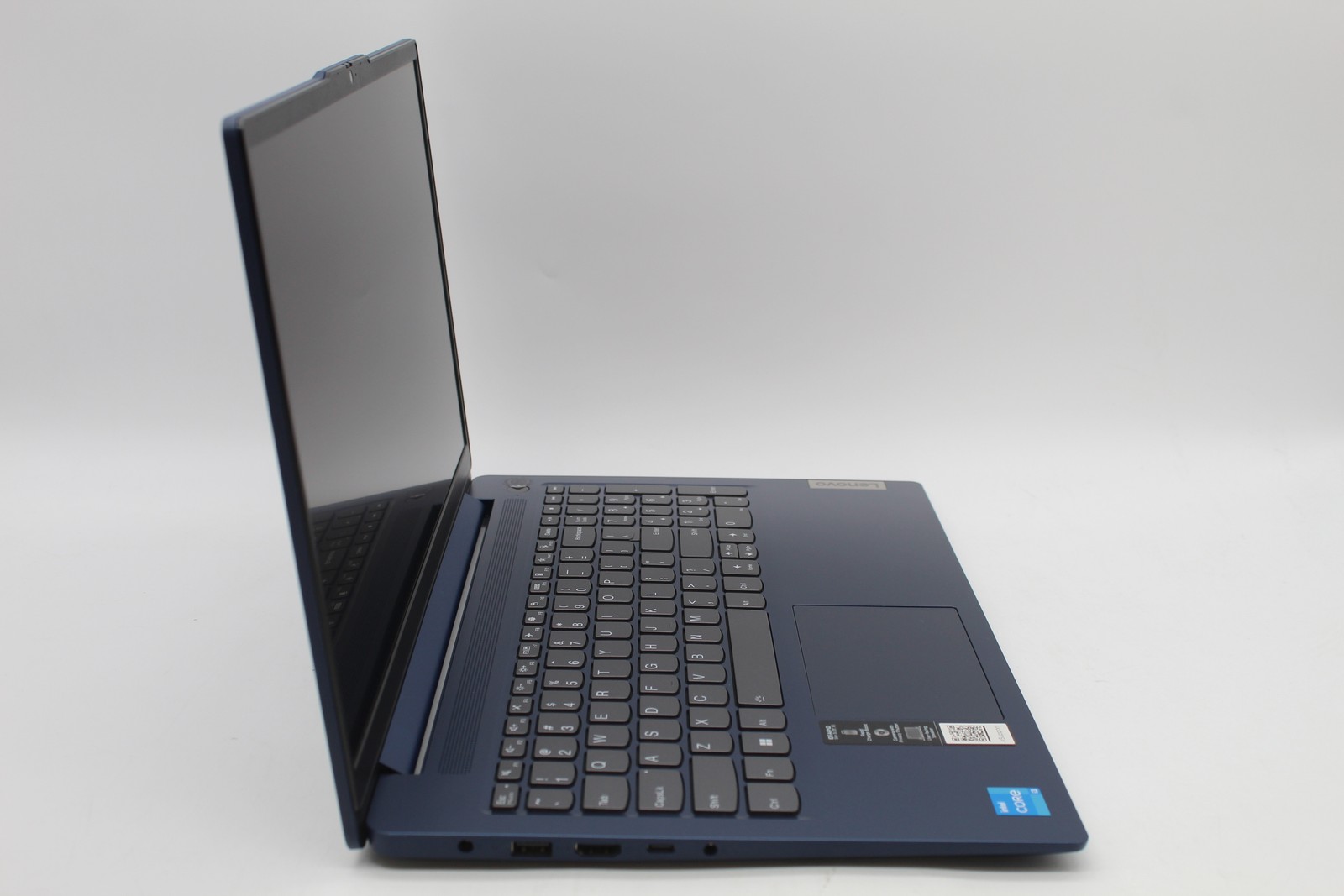 Lenovo IdeaPad Slim 3 15IRU8 Core i3-1315U 1.2GHz 8GB 256GB SSD PC1795843