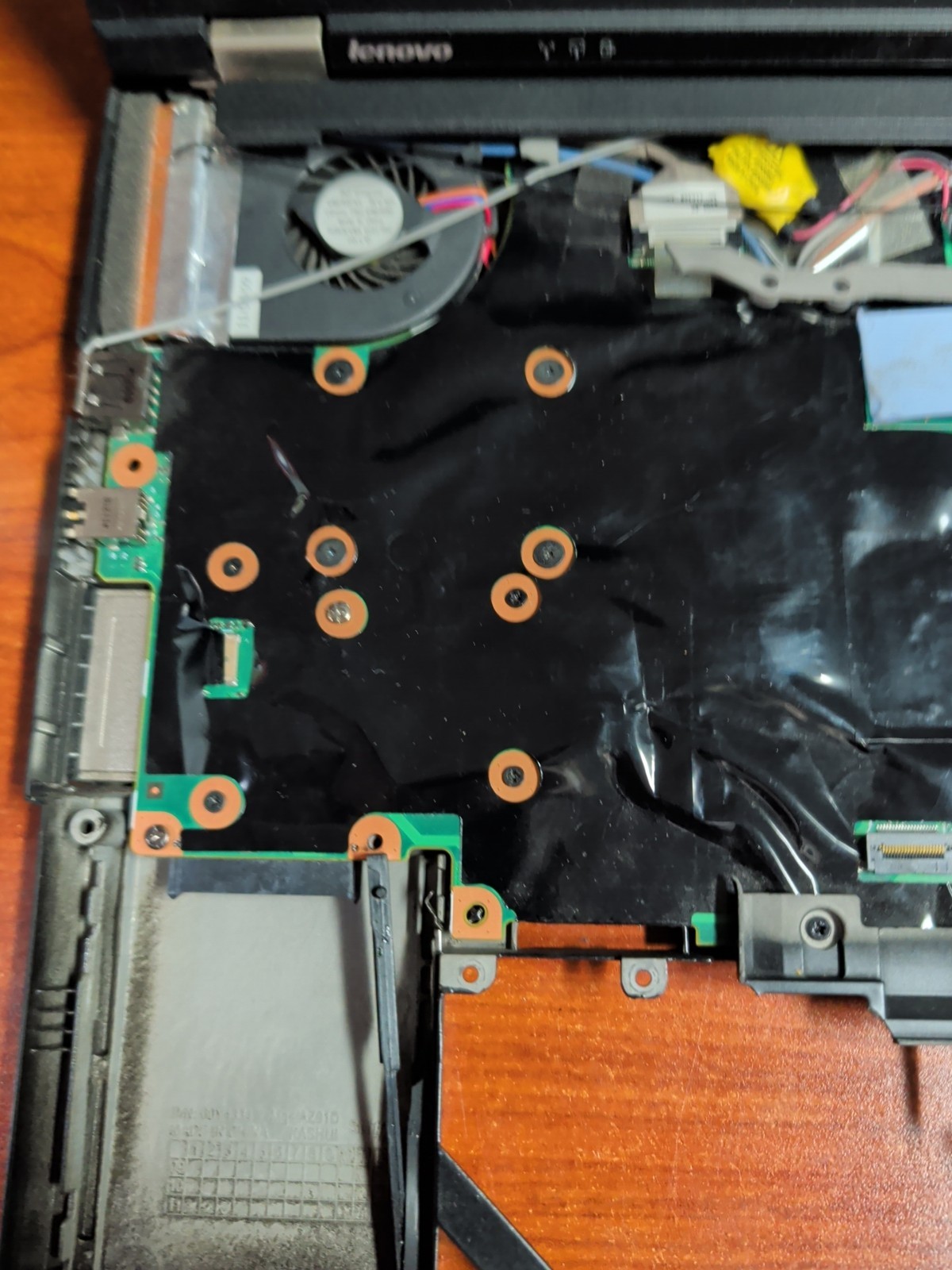 LENOVO THINKPAD T410S – FOR PARTS – INTEL CORE I5 See Pics. Parts****