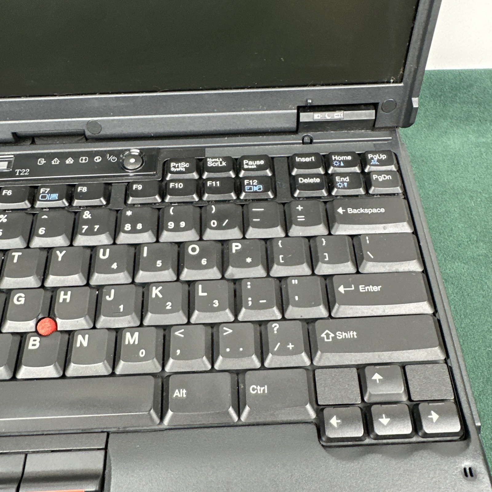 IBM ThinkPad T22 Laptop Type 2647 Vintage Windows 98/2000 Parts Repair As Is