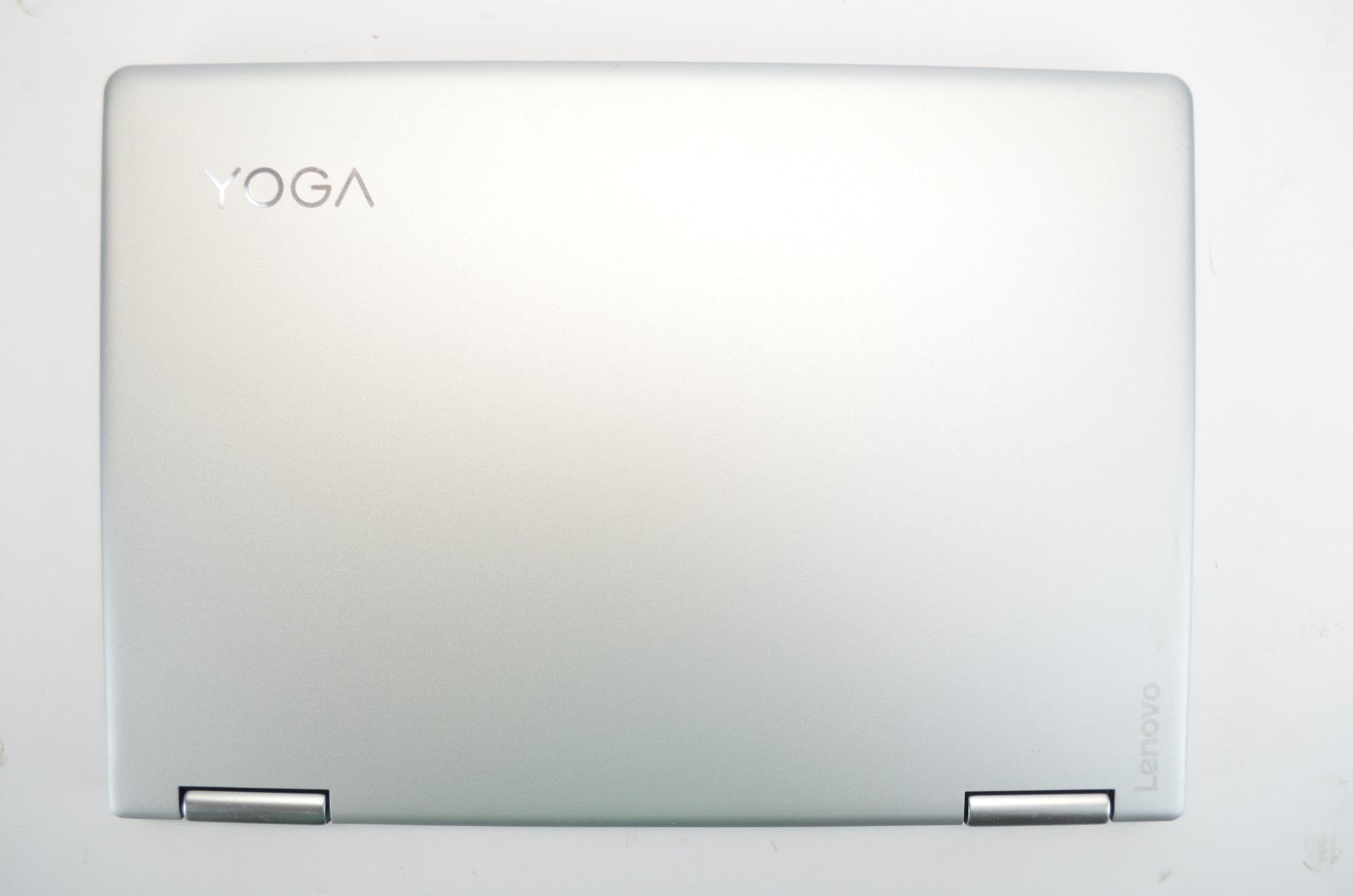 Lenovo Yoga 710-14IKB 2-in-1 2.5 GHz i5 8GB 256GB SSD 14″ Touchscreen Windows 10