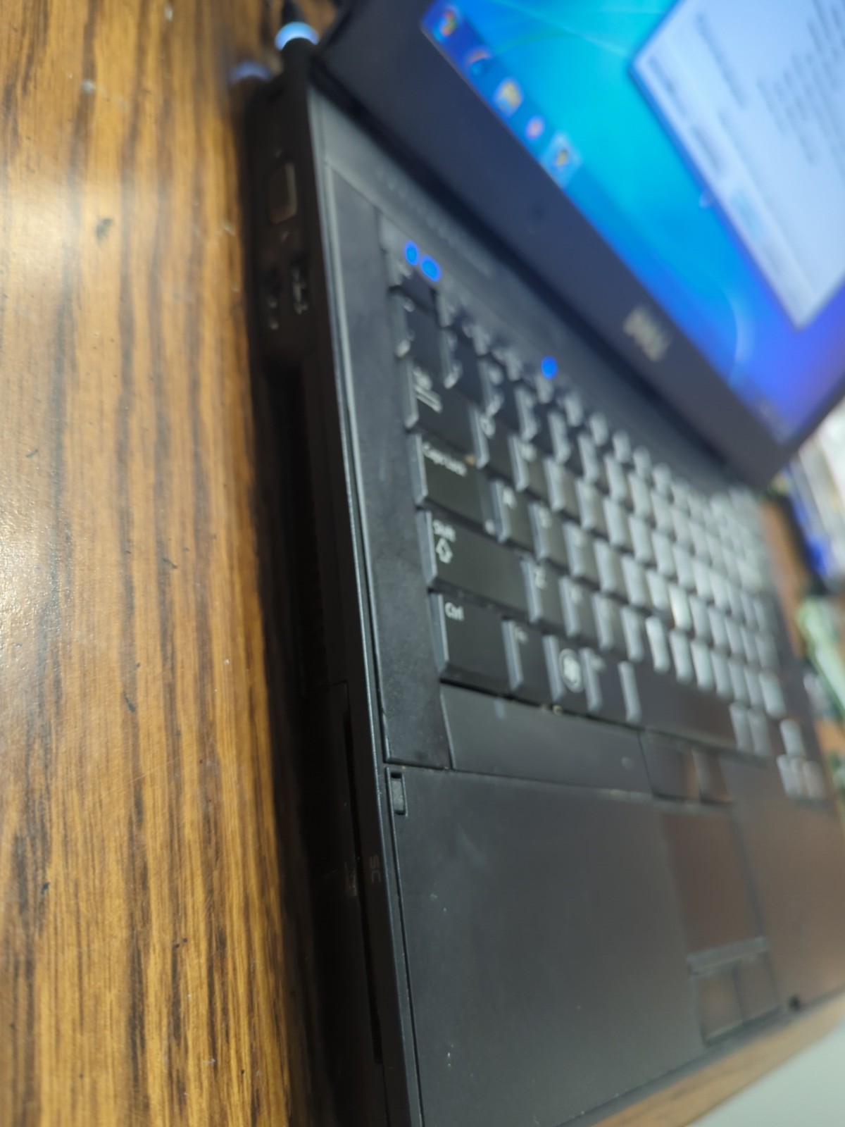 Dell E6400 (c2d, 4gb Ram, 1394,32gb SSD, Dvd-rw, Wi-Fi, Win 7 Pro)