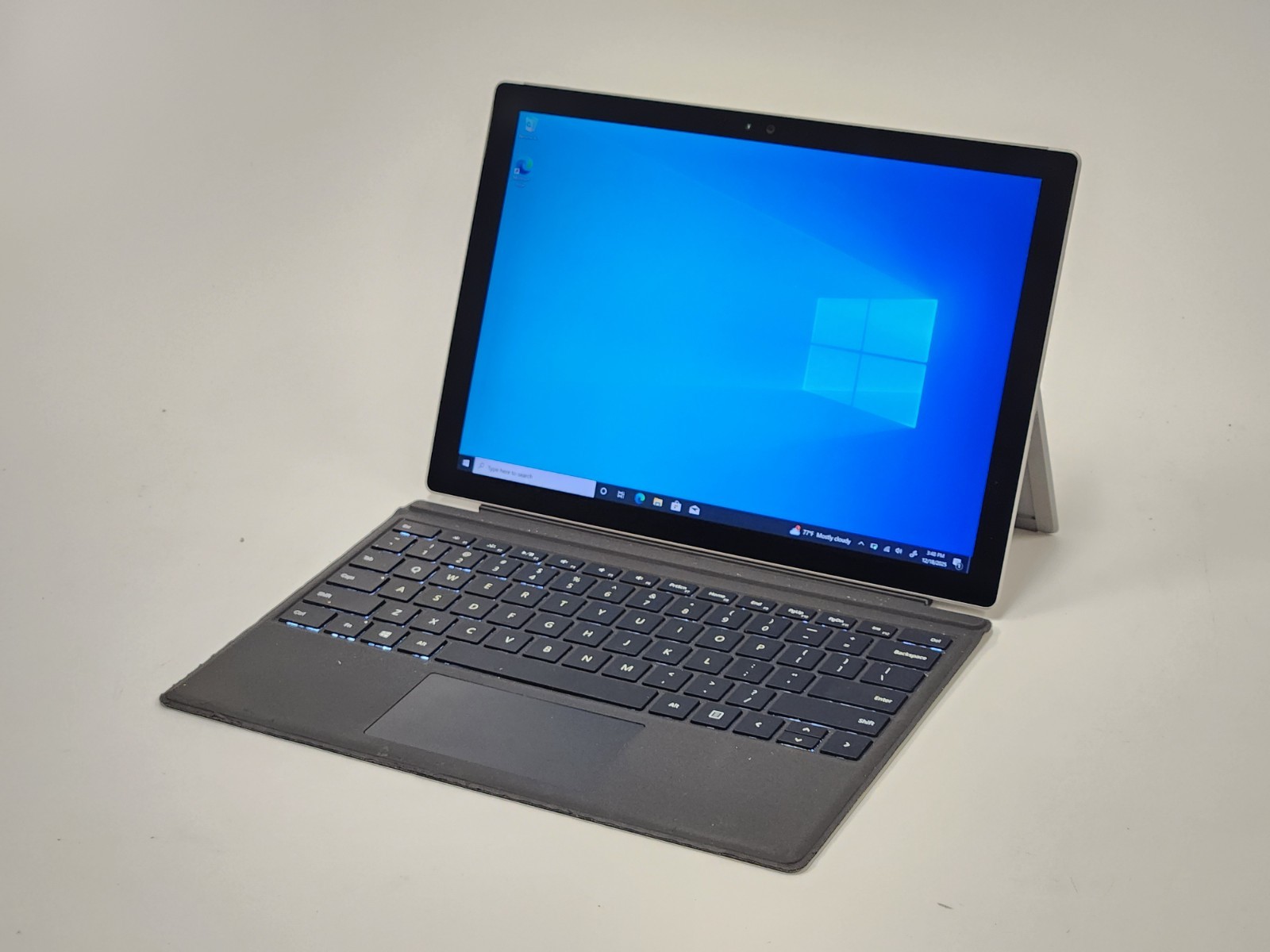 Microsoft Surface Pro 4 1724 12.3″ i5-6300U 4GB 128GB Win 10 w/ Keyboard 174 cyc