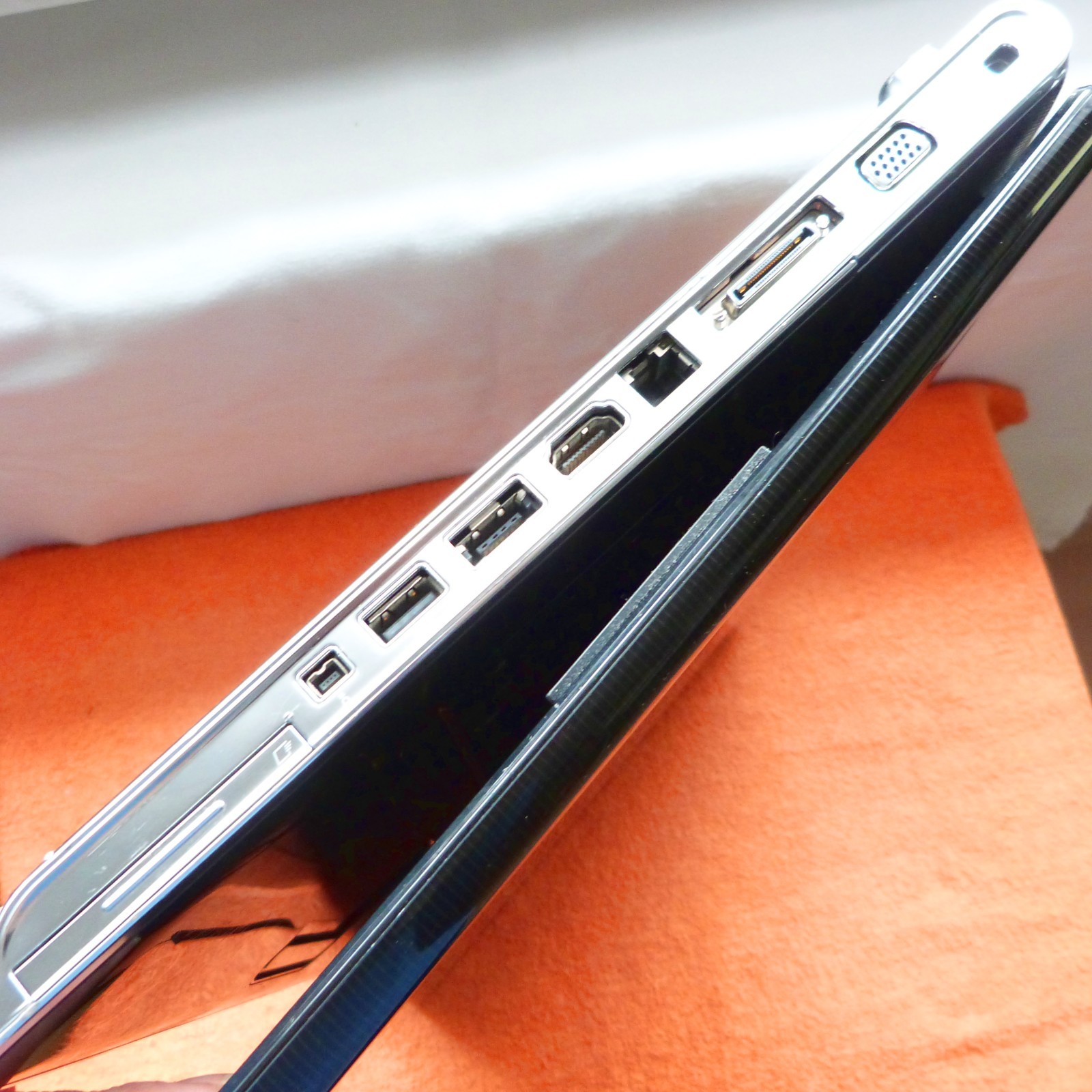 HP DV8 18″ MONSTER Bolide Cinema FULLHD l 1TB SSD Windows 11 l QUAD i7 BLURAY