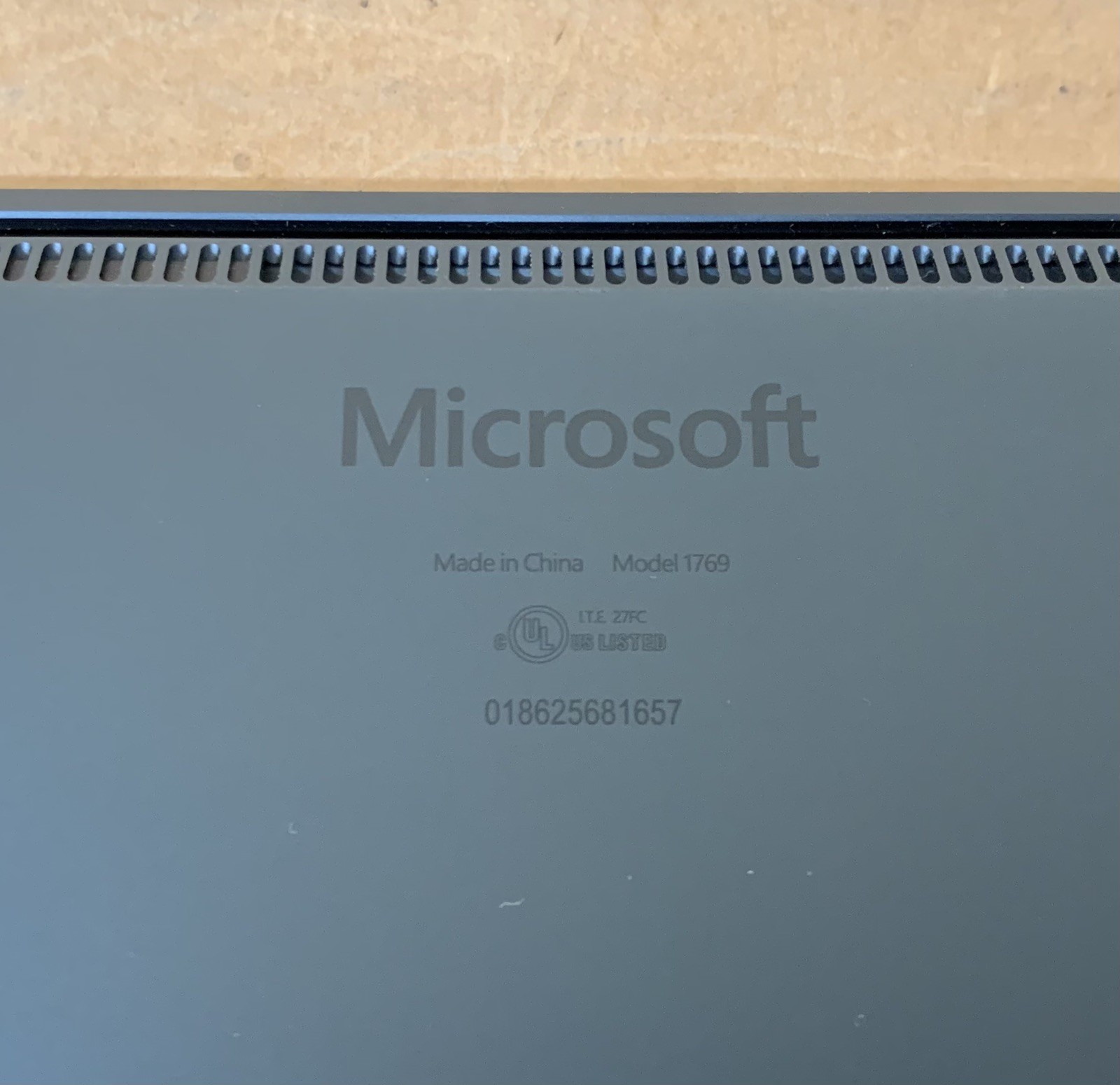 Microsoft Surface Laptop 1769 Intel Core i5-7300U 8GB DDR4 RAM 256GB SSD Win 10P