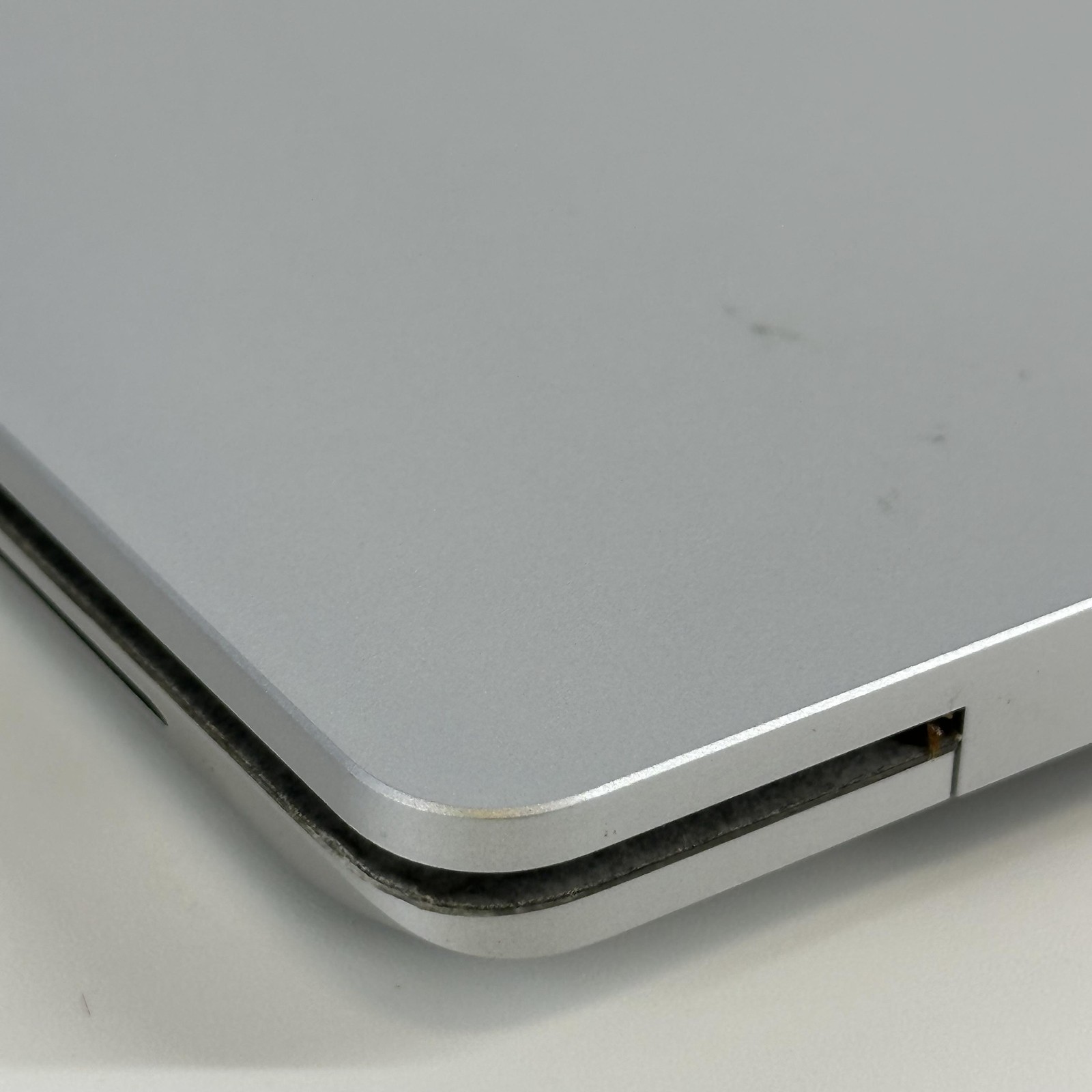 Microsoft Surface Laptop 3 13.5 2020 2K TOUCH i7-1065G7 16GB 256GB – GOOD