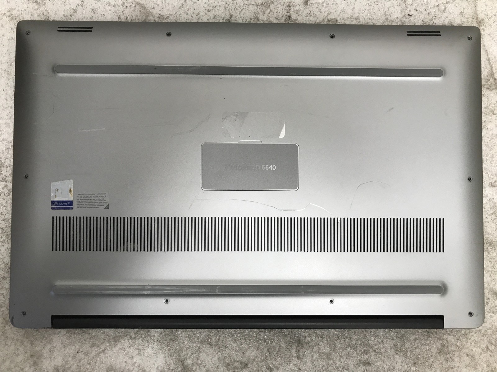 Dell Precision 5540 / Intel Core i9-9880H 2.30GHz / 8GB RAM / No SSD