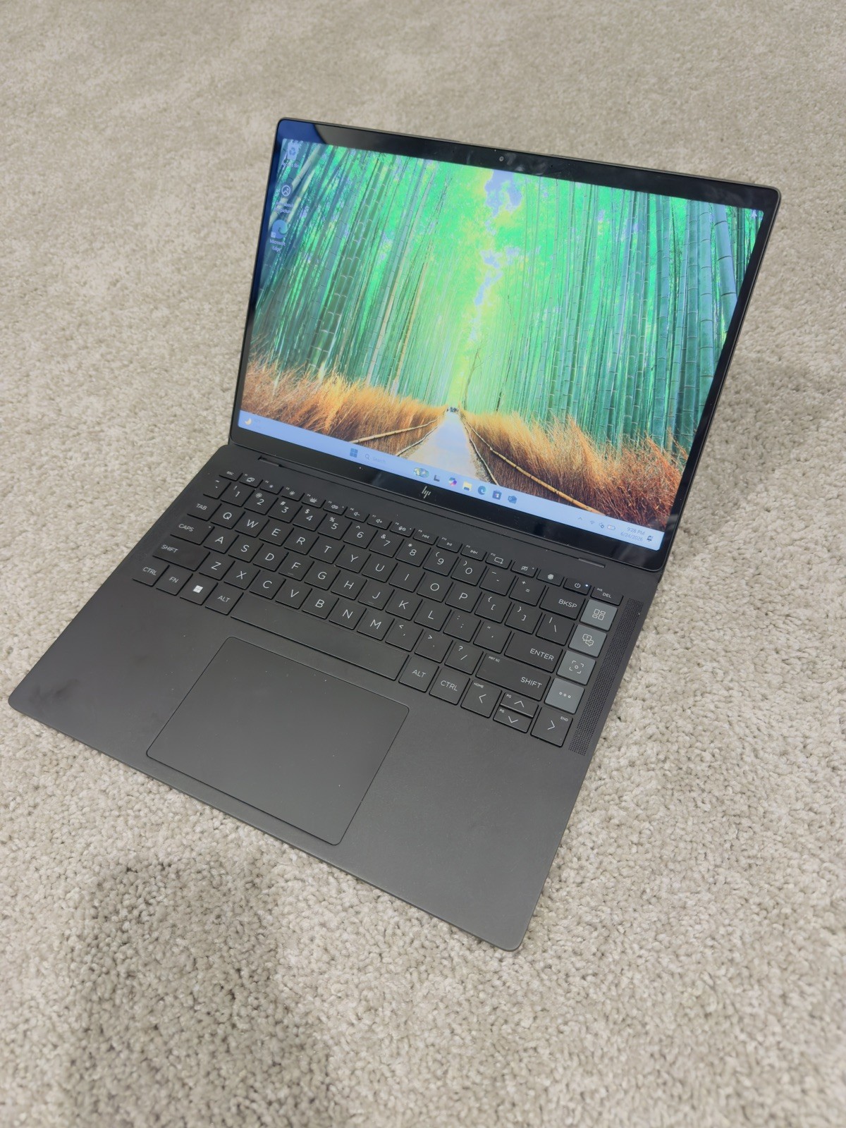 HP Dragonfly Pro One 14.0″ AMD Ryzen 7 7736U 16GB 512GB SSD Windows 11 Home