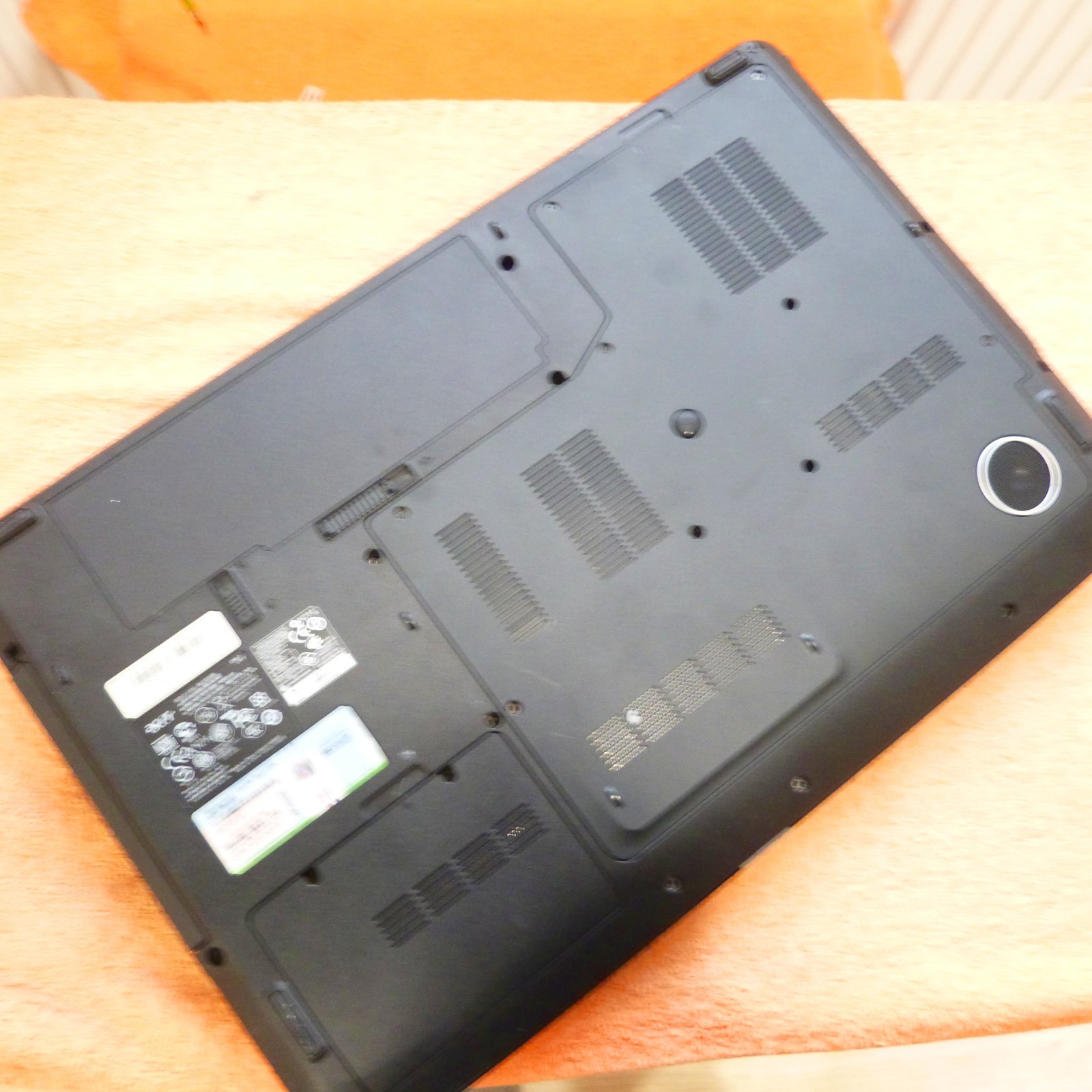 Acer 8530 Cinema Monster 18″ FULLHD GEMSTONE I 3x SSD HDD Windows 10 l 4GB RAM