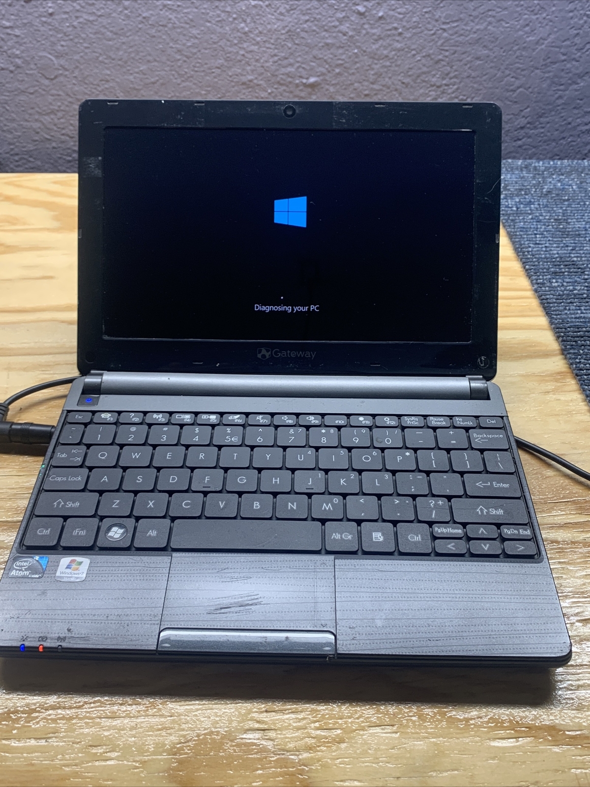Gateway ZE6 LT2815u 10.1″ Netbook 1.66 GHz 320GB HDD 1GB RAM 16:9 1024 x 600 