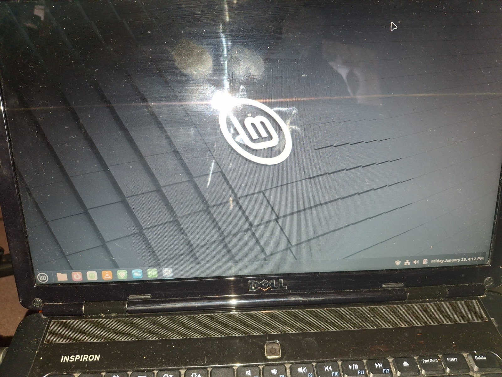 Dell Inspiron 1545 laptop with Linux Mint OS