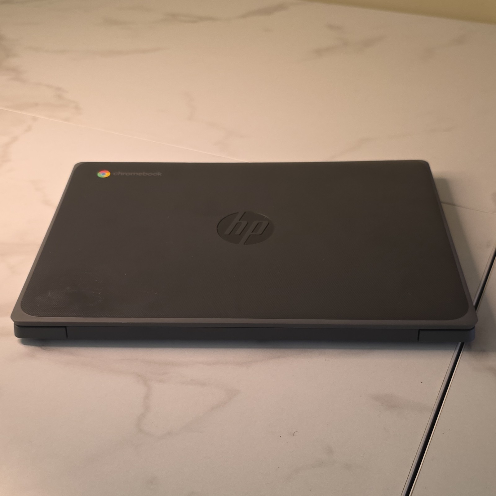 ​HP Chromebook 11A G8 EE – GOOD Condition-Includes Gumdrop Case-FOR PARTS/LOCKED