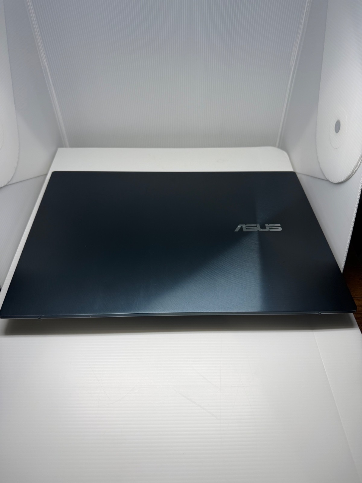 ASUS ZenBook Pro Duo 15.6 inch (1TB, Intel Core i7 10th Gen, 2.6GHz, 16GB)…